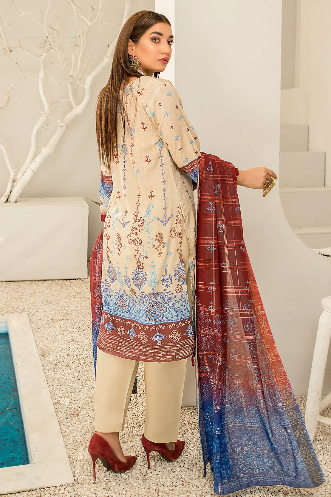 3 Piece – Embroidered Lawn – 6835
