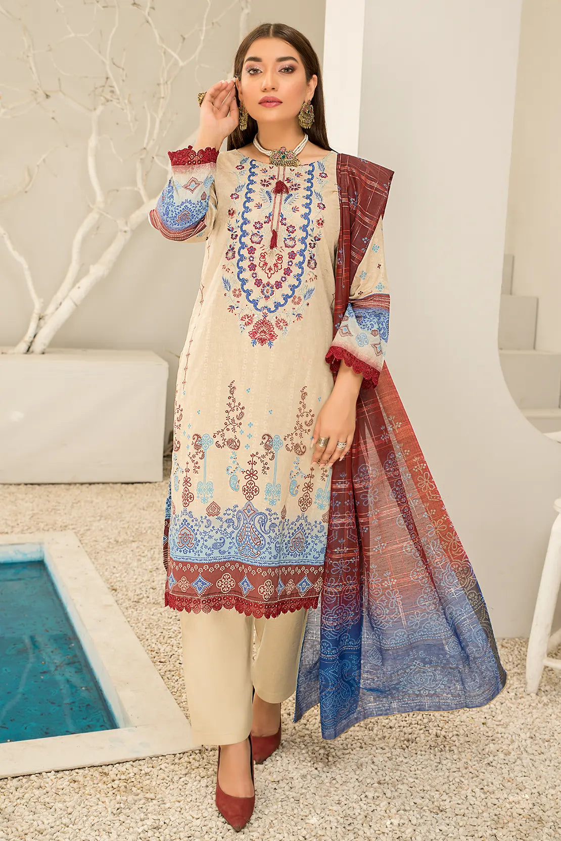 3 Piece – Embroidered Lawn – 6835