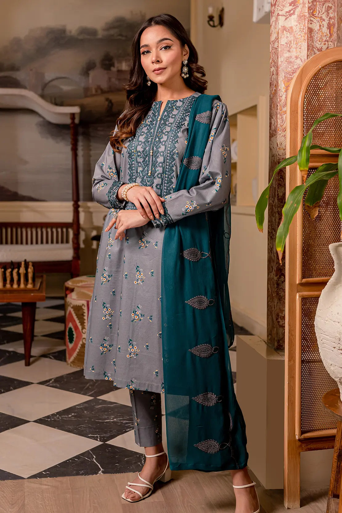 3 Piece - Luxury Embroidered Cambric - 8117