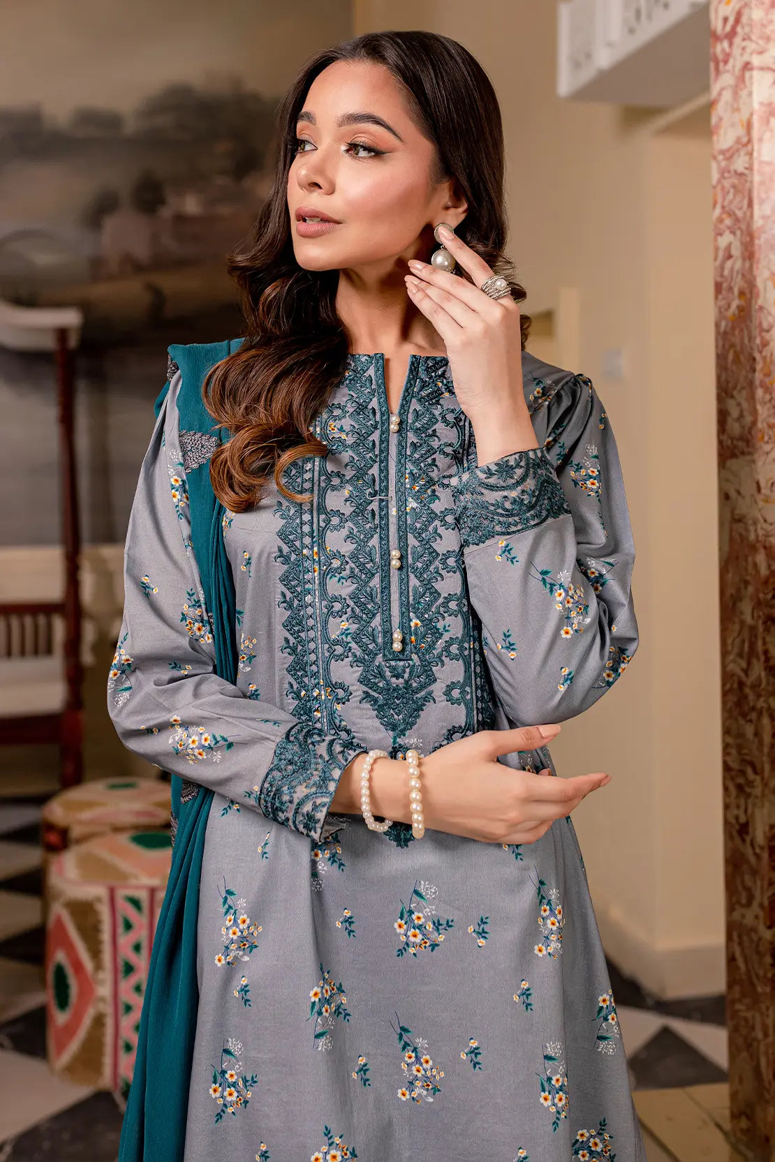 3 Piece - Luxury Embroidered Cambric - 8117