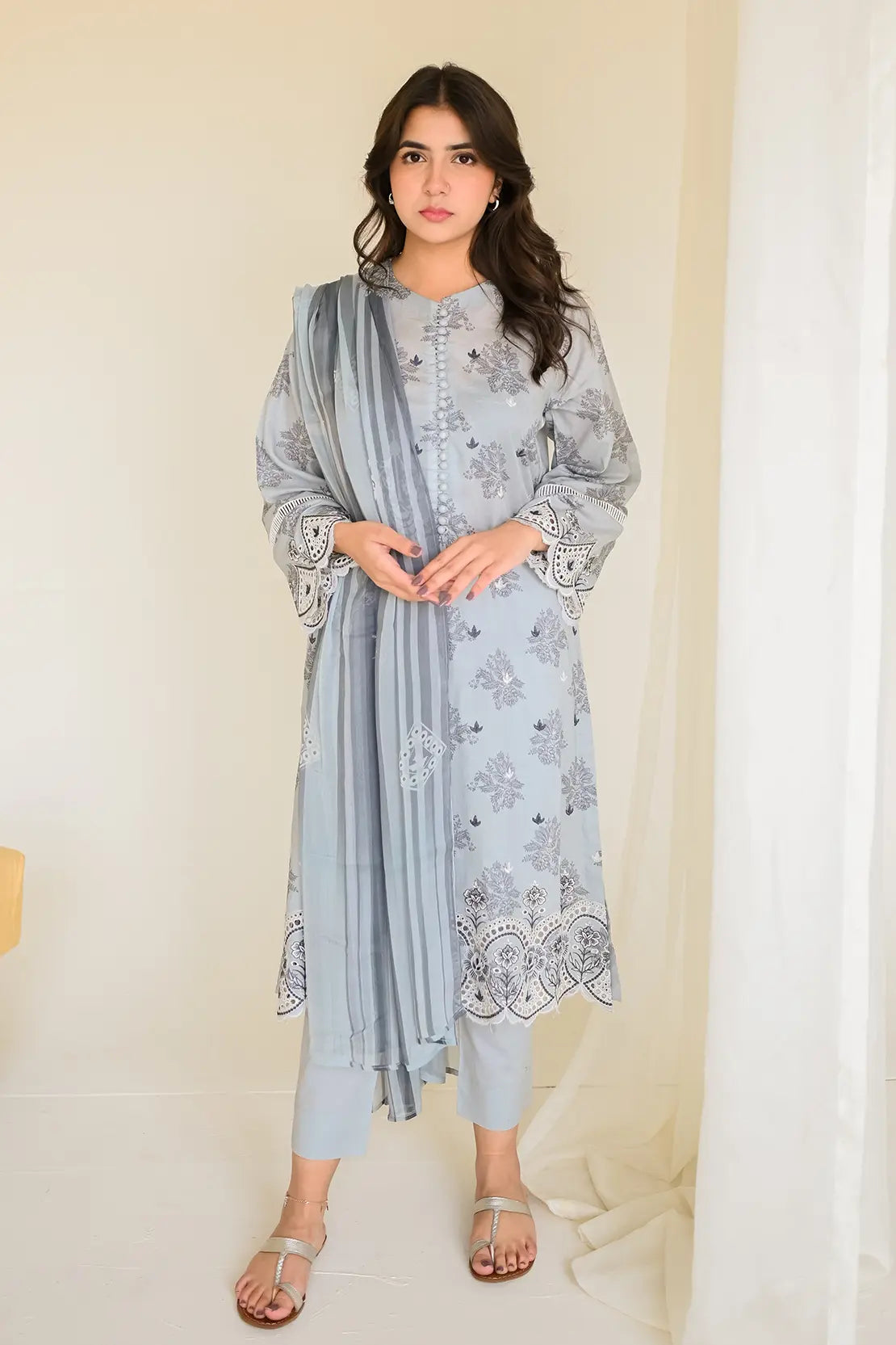 3 Piece - Embroidered Lawn - 8191
