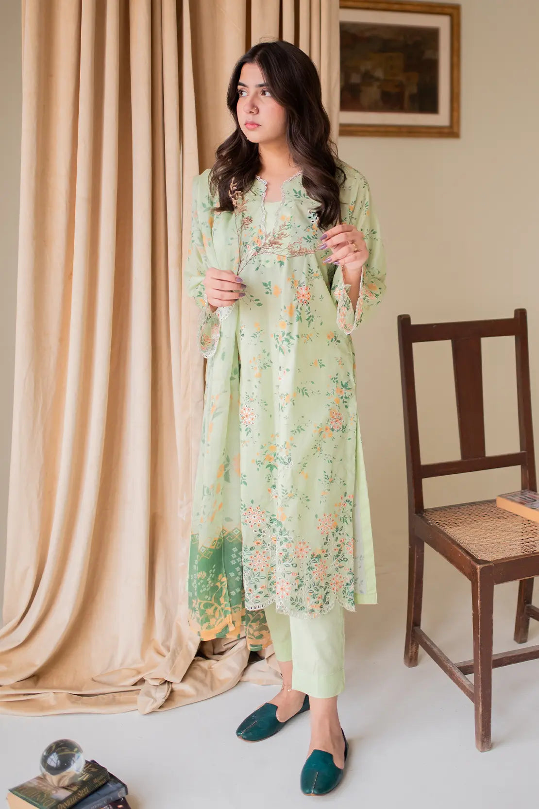 3 Piece - Embroidered Lawn - 8200