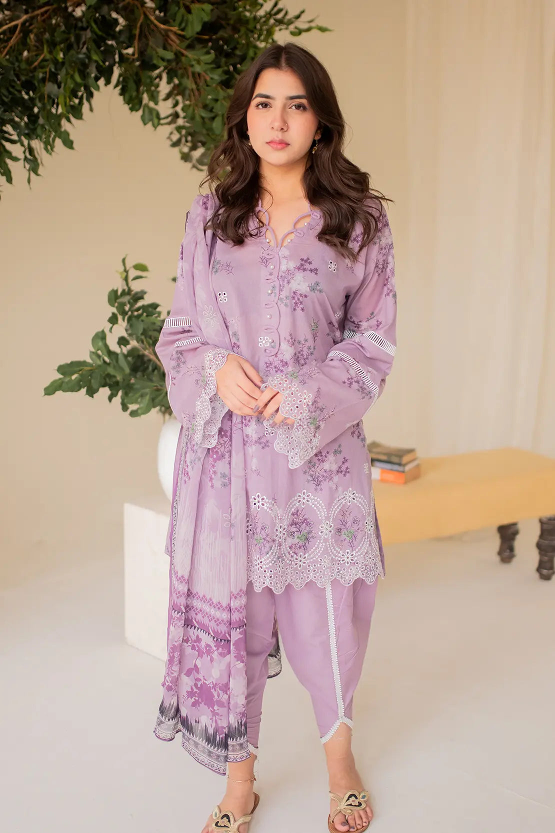 3 Piece - Embroidered Lawn - 8192