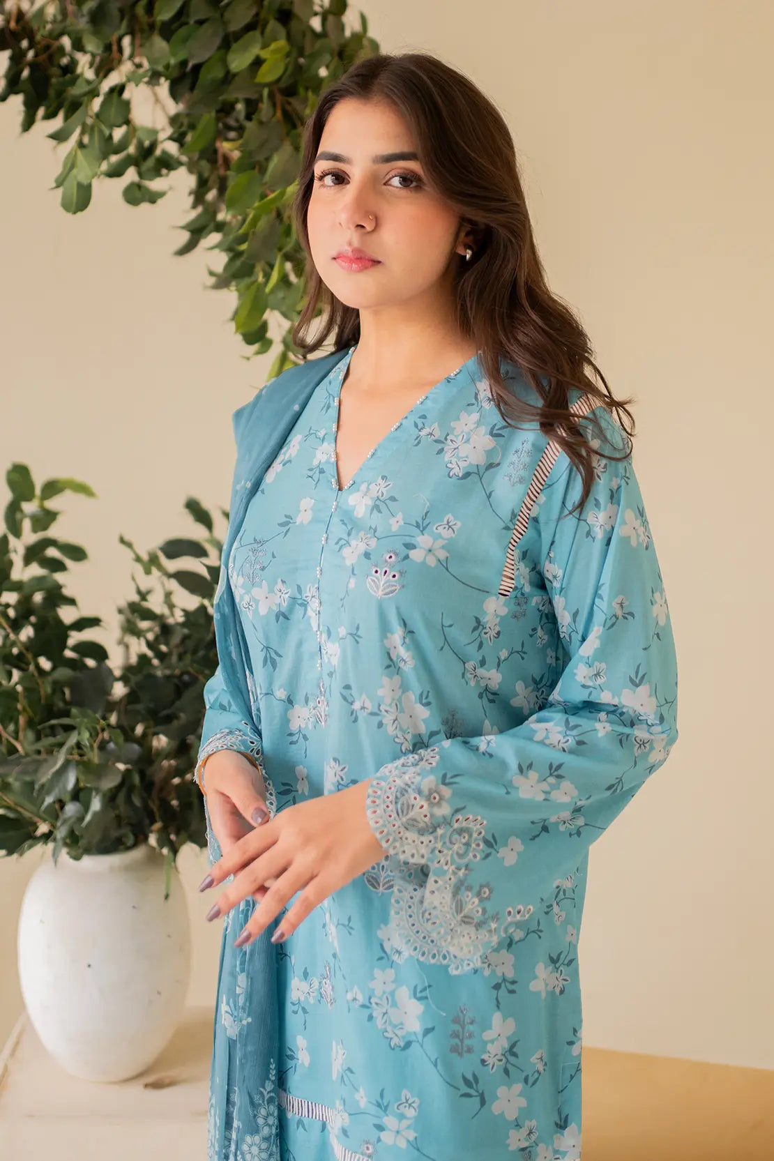 3 Piece - Embroidered Lawn - 8195