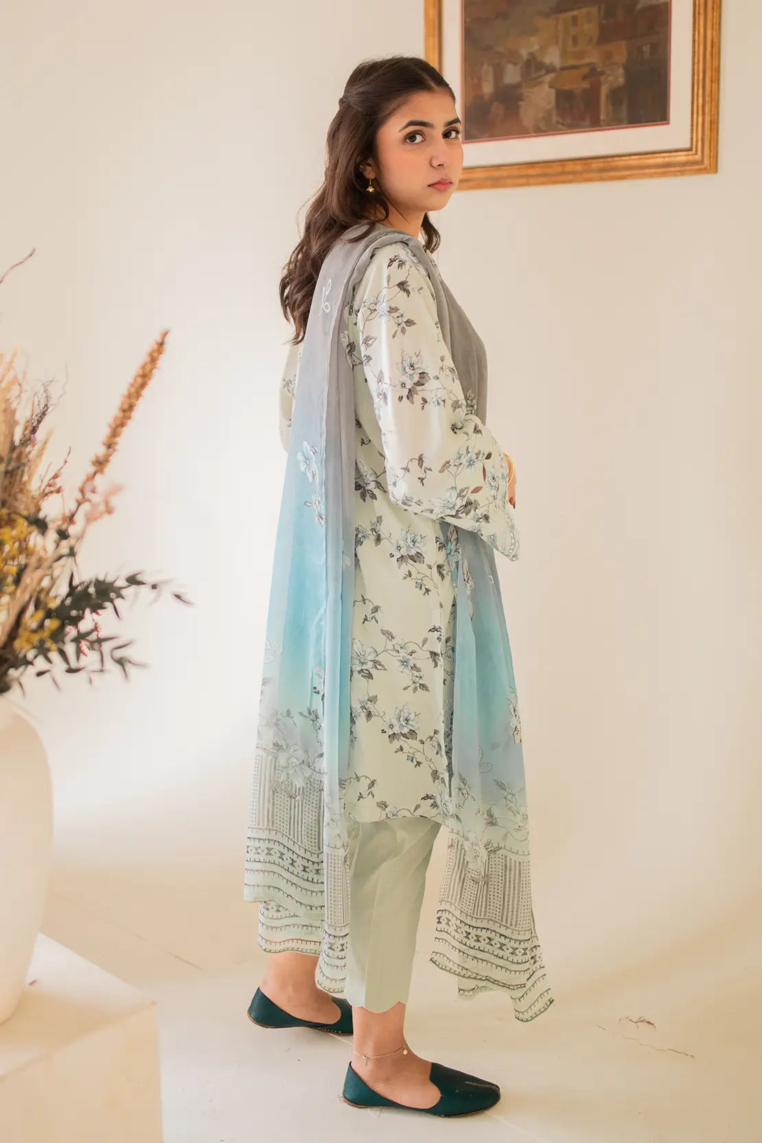 3 Piece - Embroidered Lawn - 8196