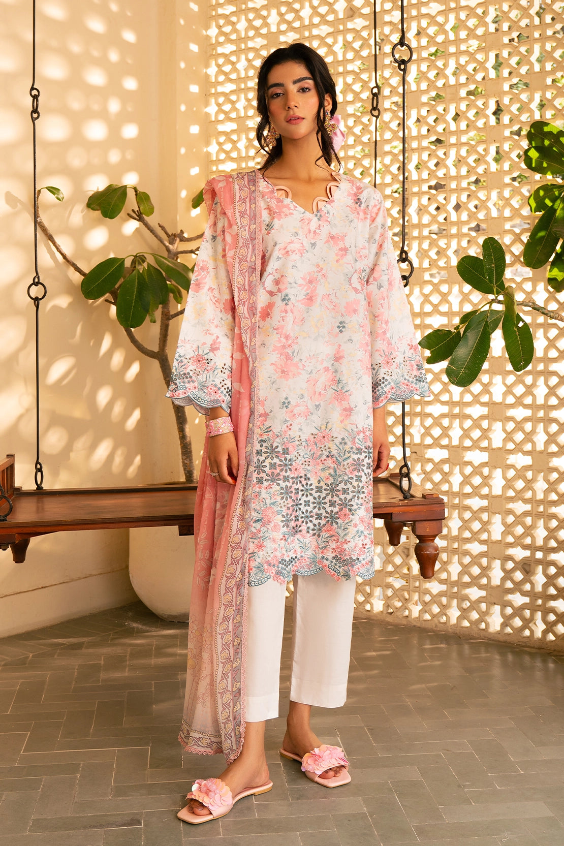 3 Piece - Premium Embroidered Lawn - 3721
