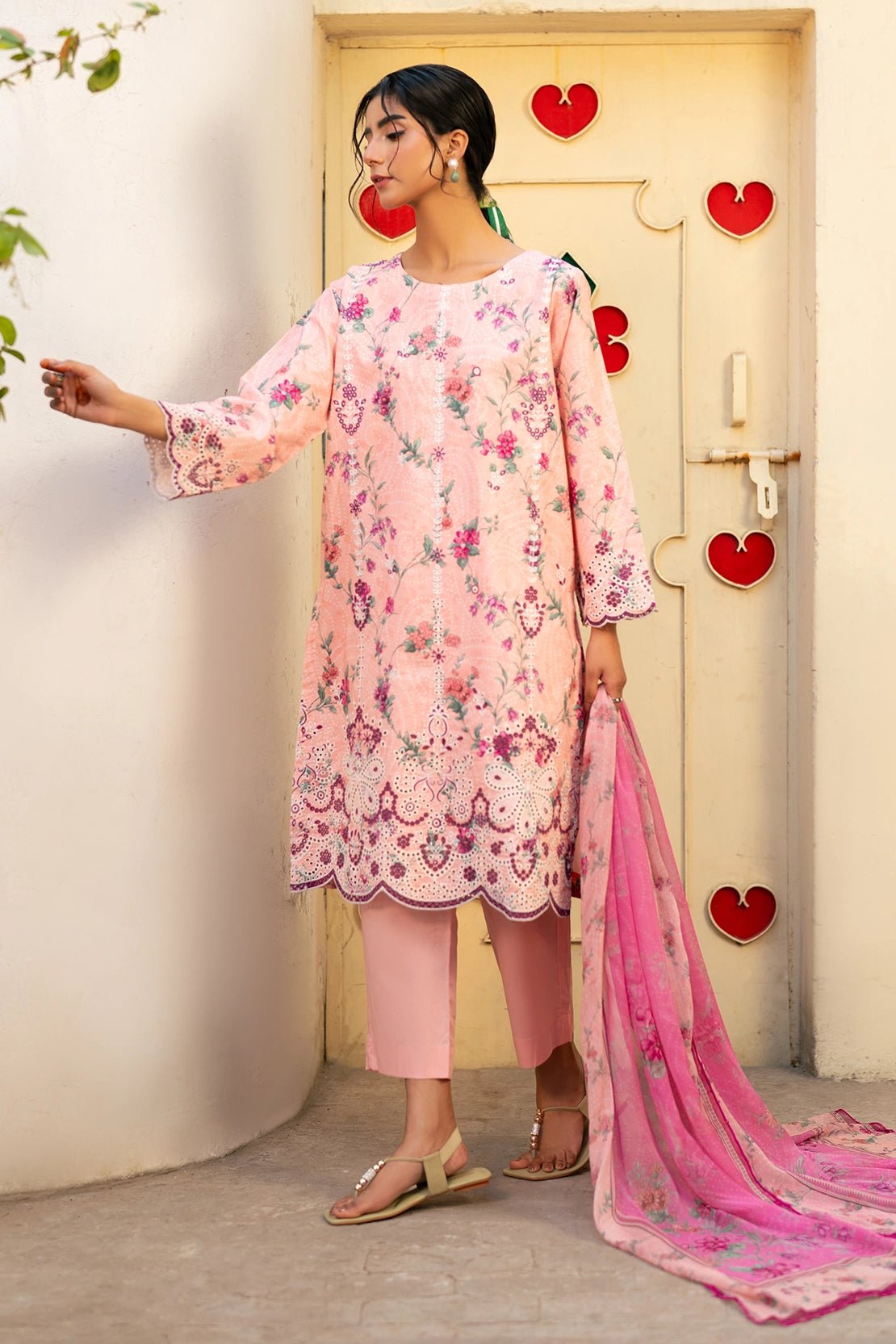 3 Piece - Premium Embroidered Lawn - 3724