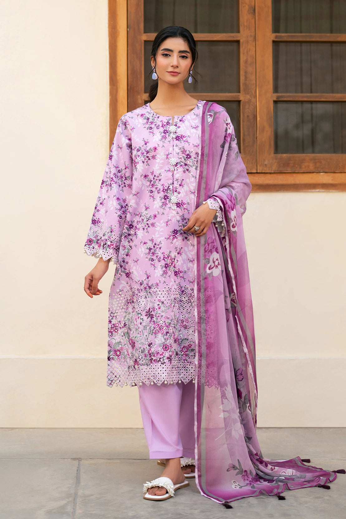 3 Piece - Premium Embroidered Lawn - 3725