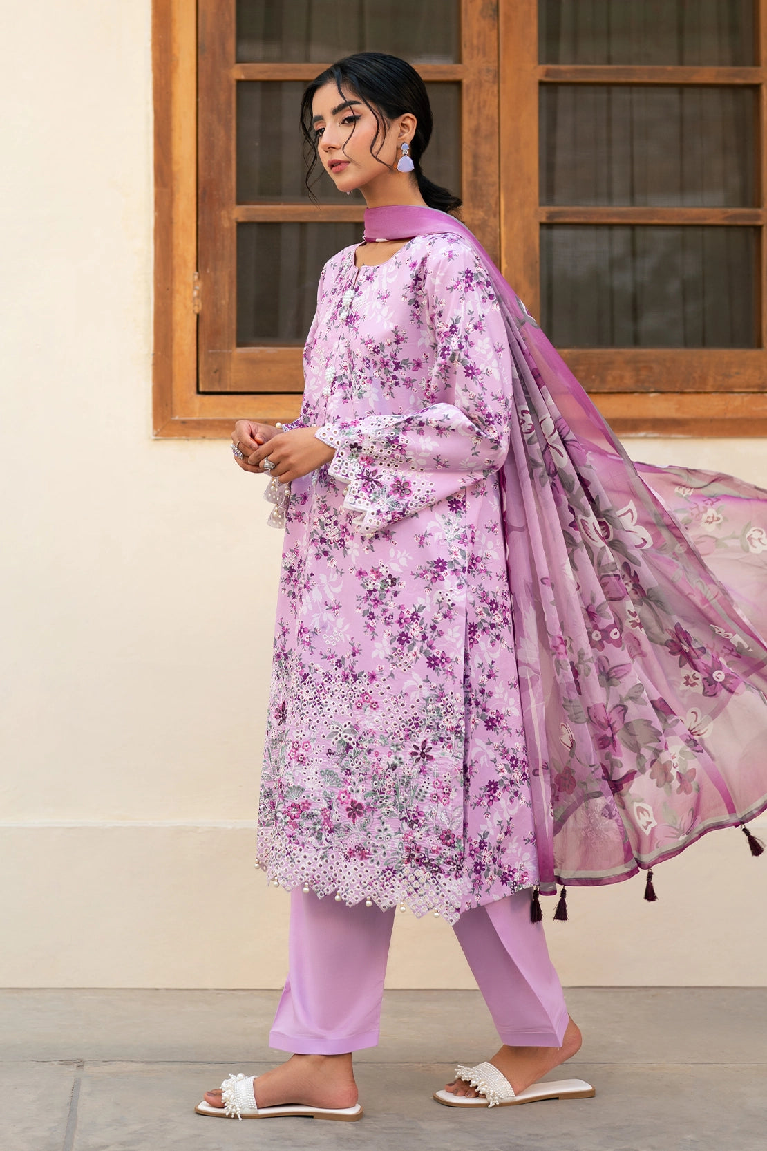 3 Piece - Premium Embroidered Lawn - 3725