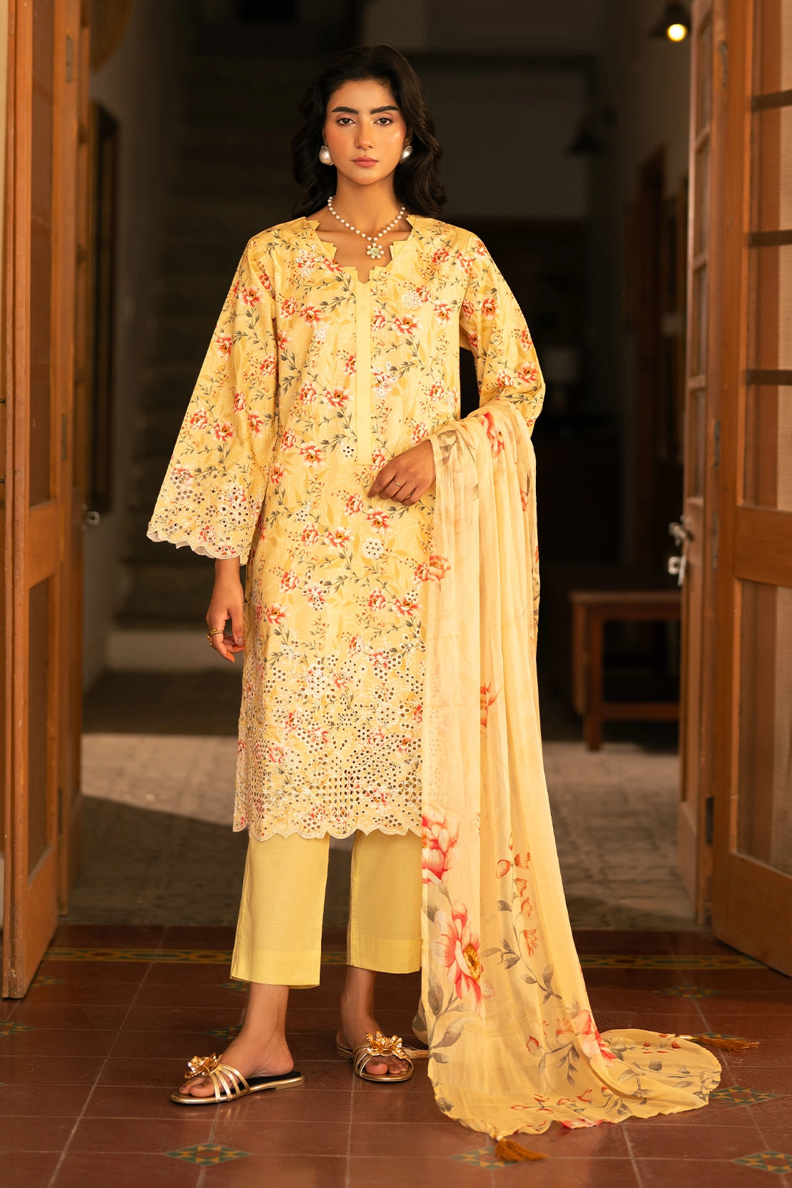 3 Piece - Premium Embroidered Lawn - 3726