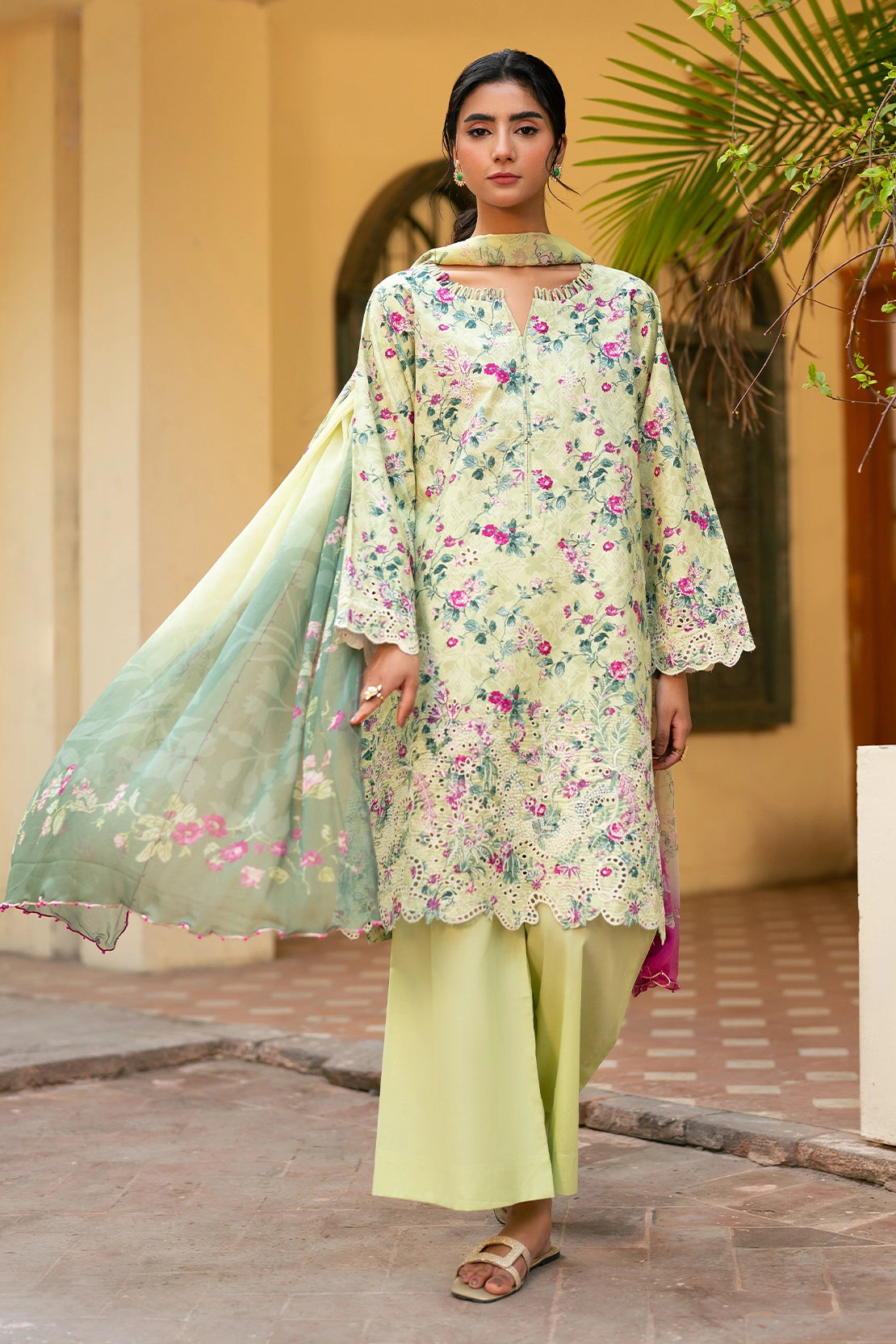 3 Piece - Premium Embroidered Lawn - 3727