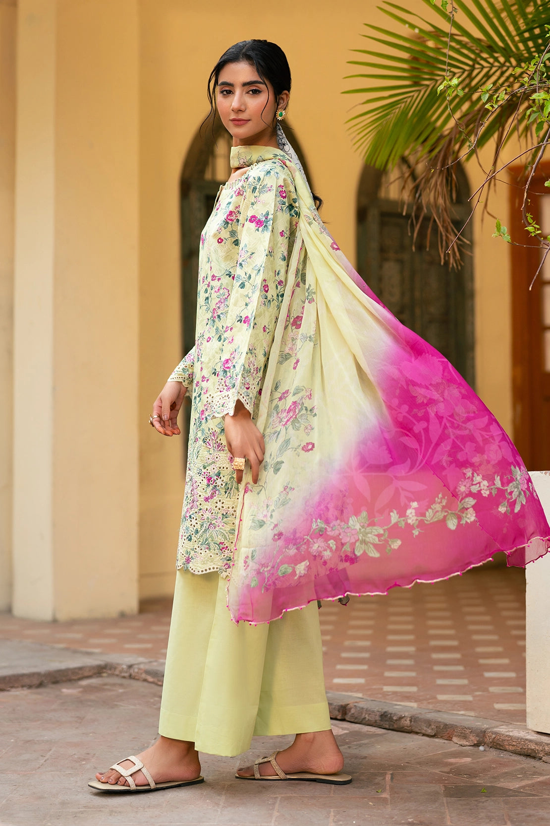 3 Piece - Premium Embroidered Lawn - 3727