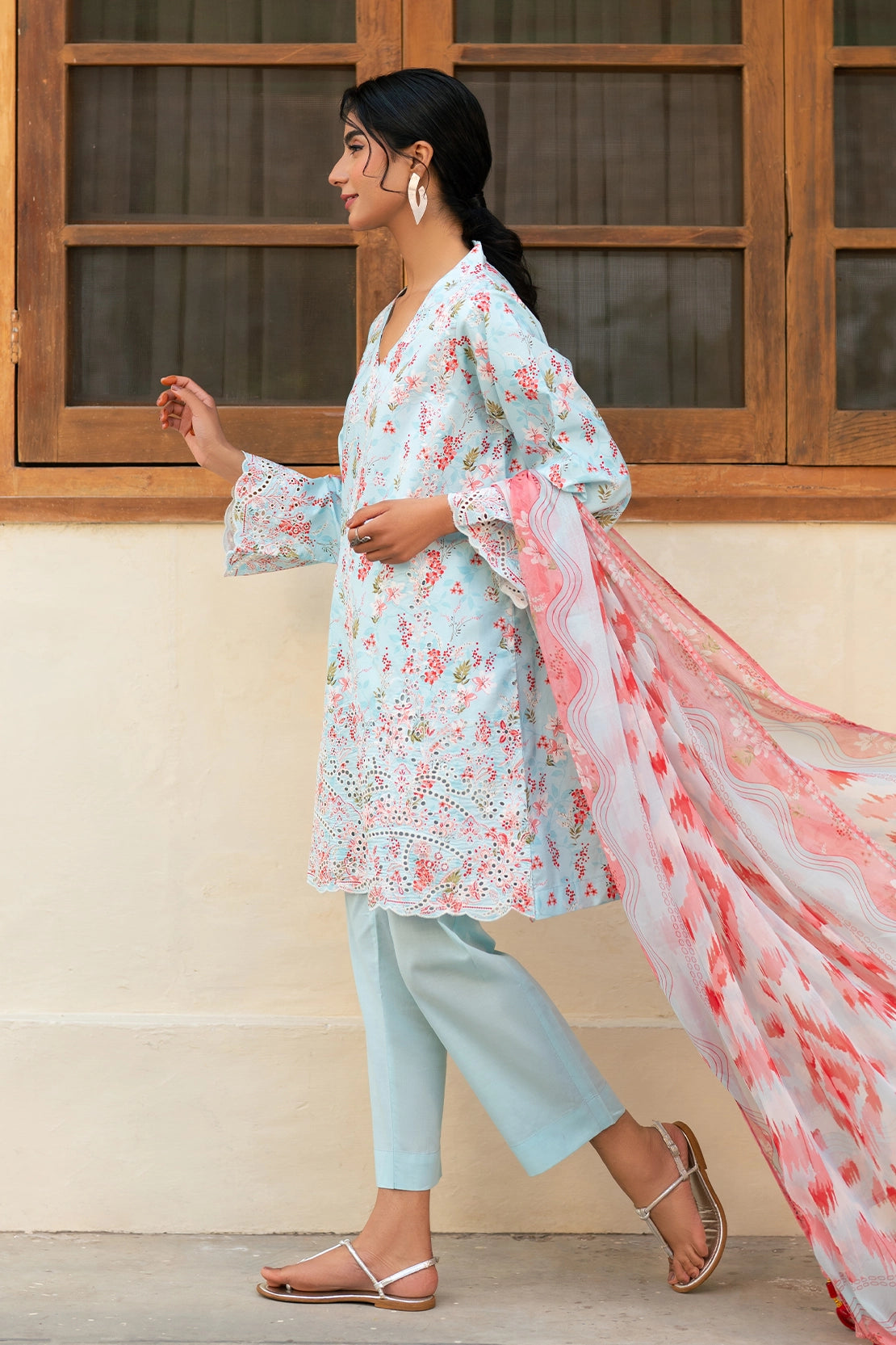 3 Piece - Premium Embroidered Lawn - 3728