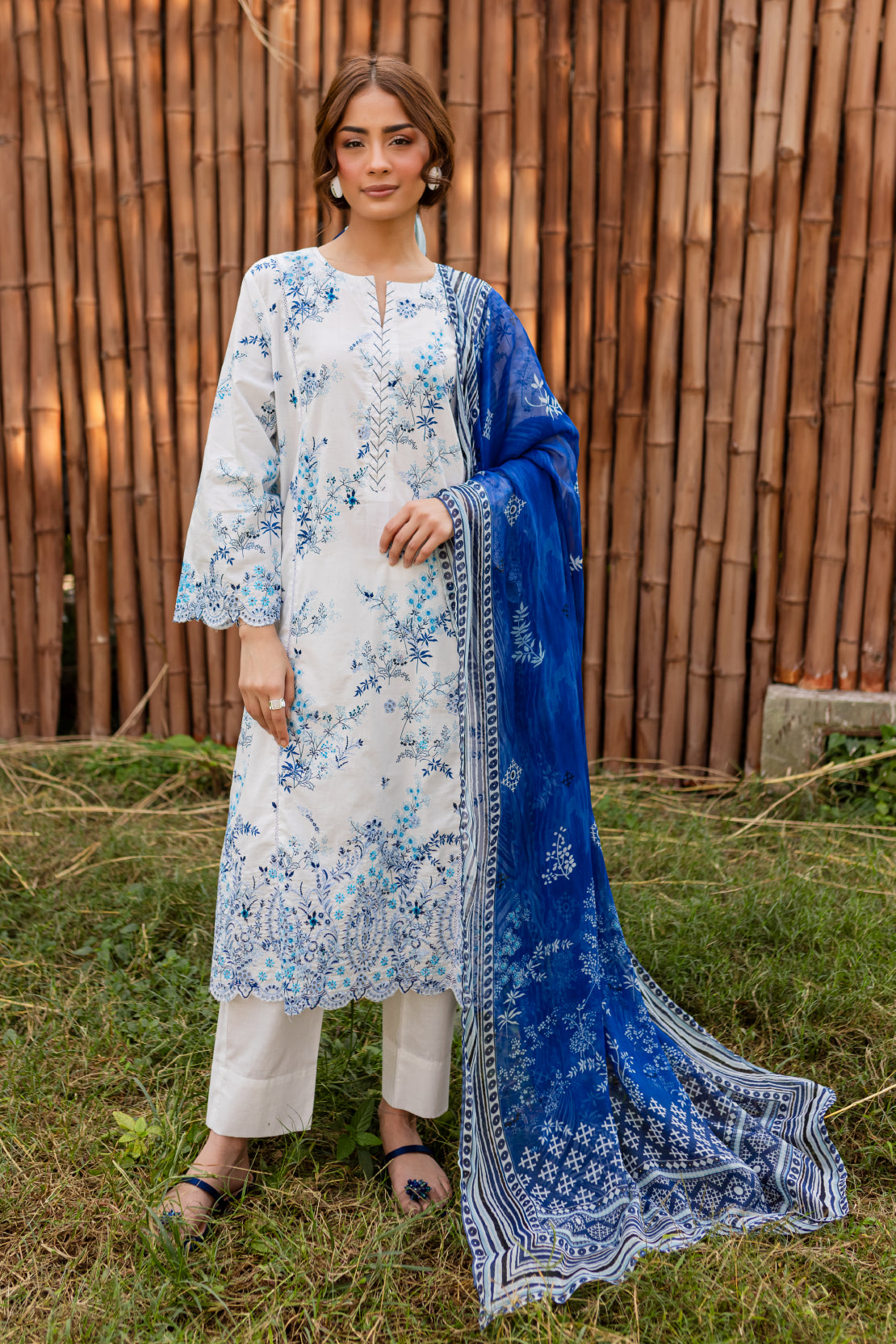 3 PIECE - PREMIUM EMBROIDERED LAWN - 9160