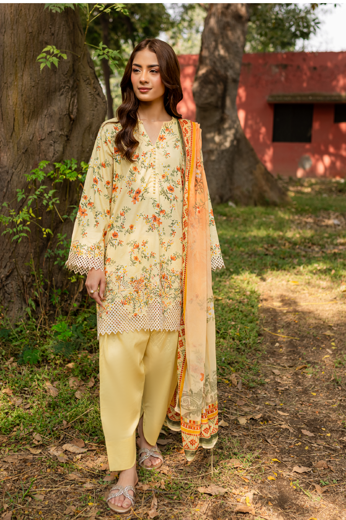 3 PIECE - PREMIUM EMBROIDERED LAWN - 9152