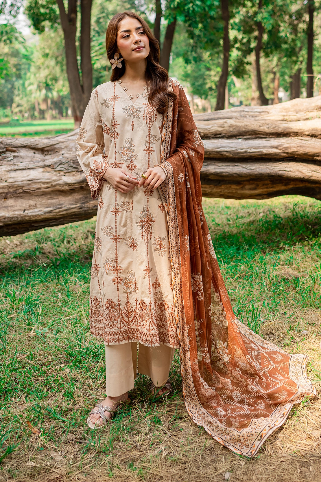 3 PIECE - PREMIUM EMBROIDERED LAWN - 9155