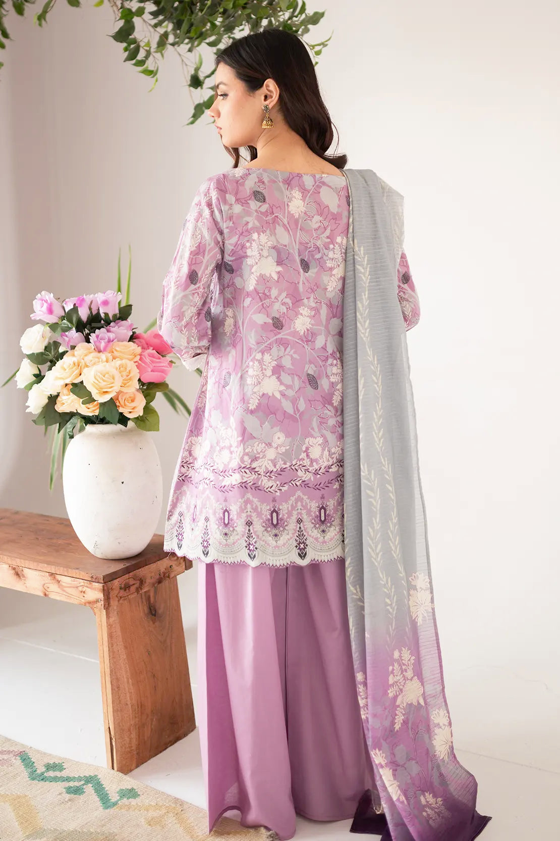 3 Piece - Embroidered Lawn - 8673