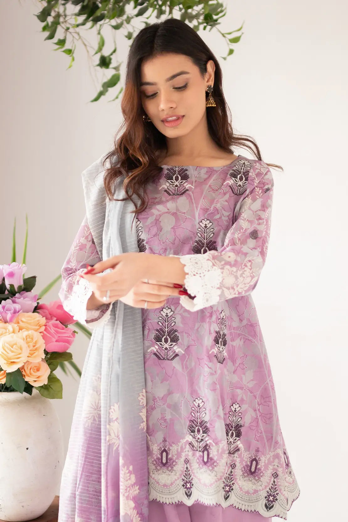 3 Piece - Embroidered Lawn - 8673