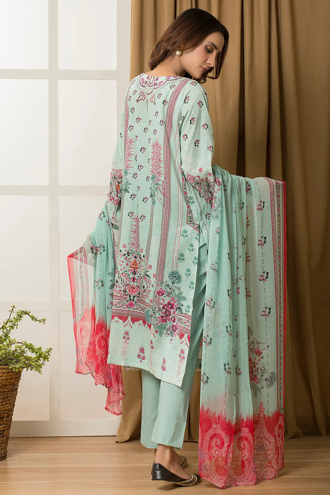3 Piece – Embroidered Lawn – 7482