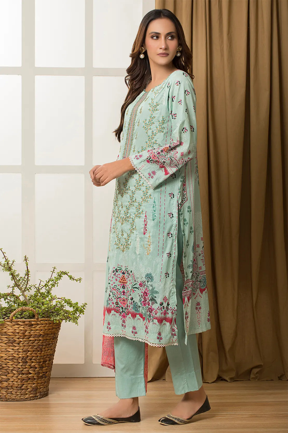 3 Piece – Embroidered Lawn – 7482