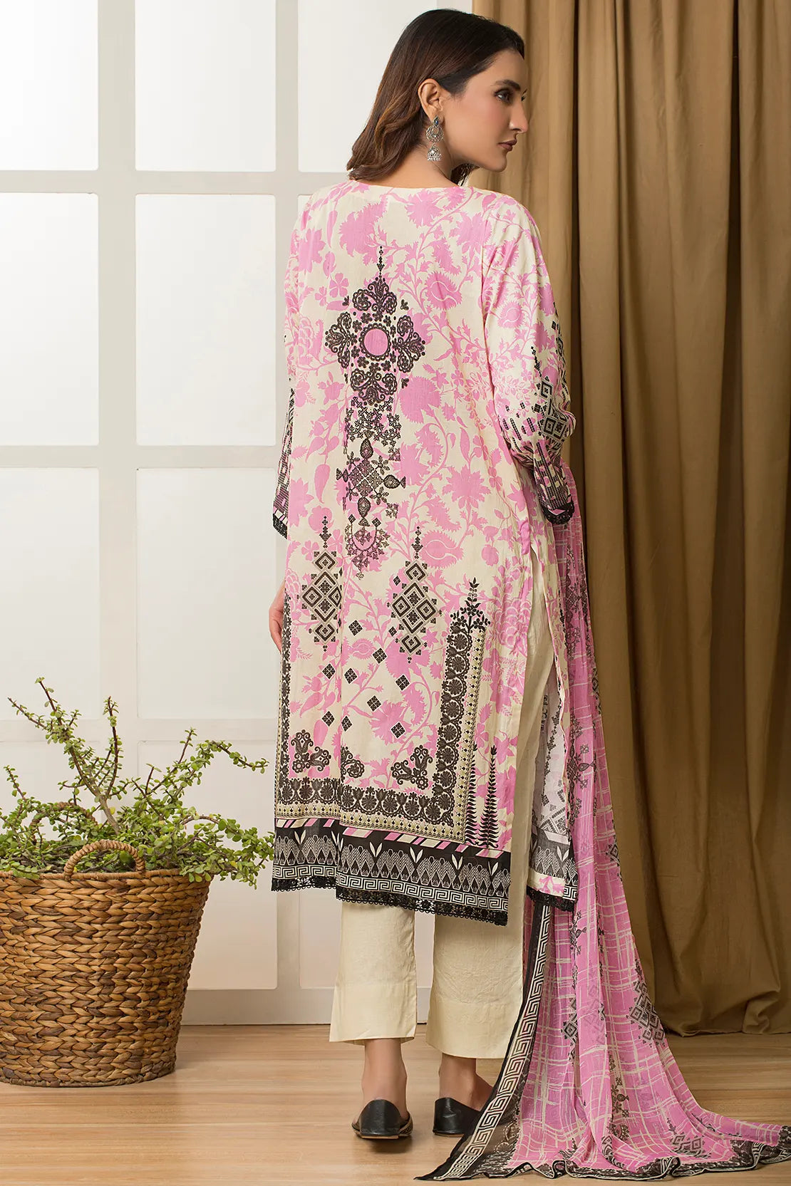 3 Piece – Embroidered Lawn – 7485