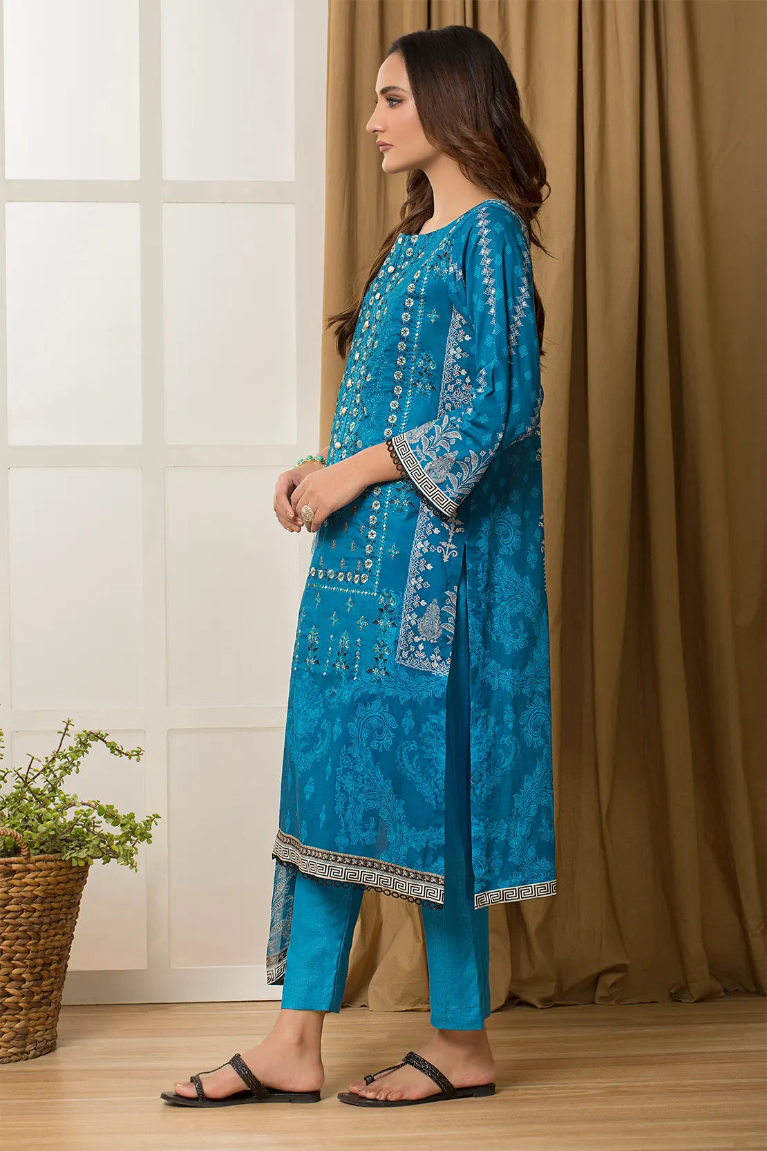 3 Piece – Embroidered Lawn – 7486