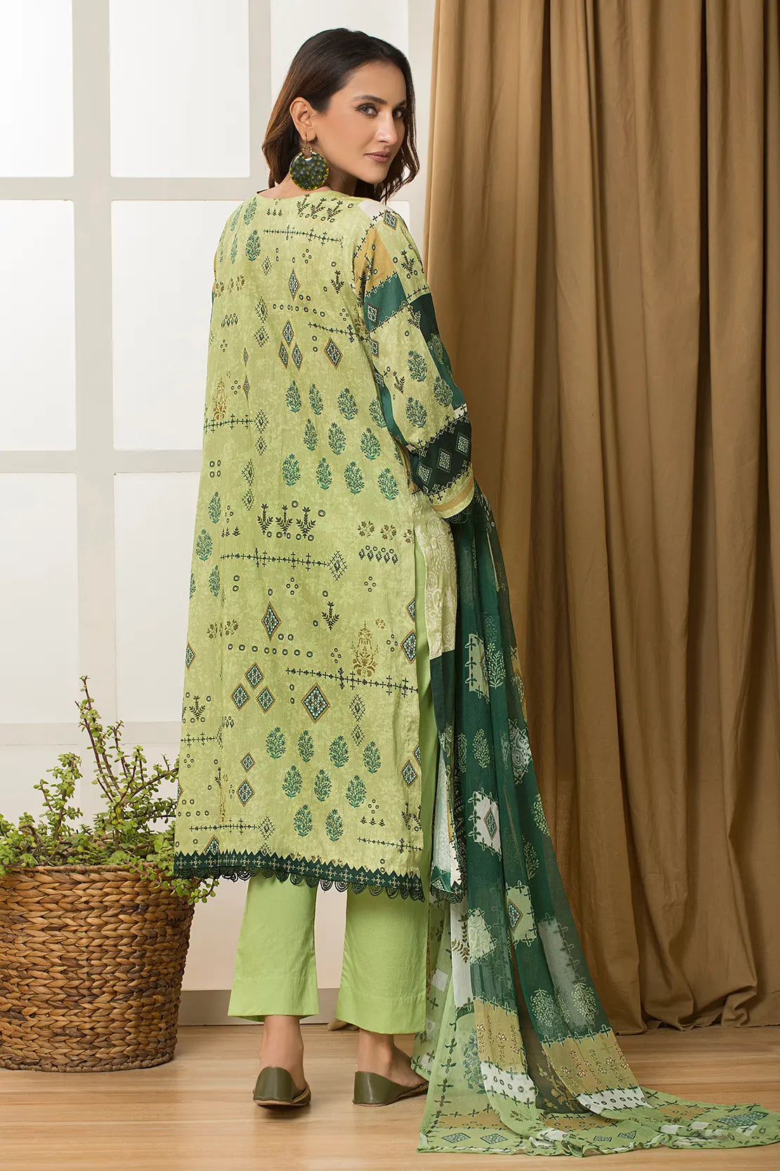3 Piece – Embroidered Lawn – 7487