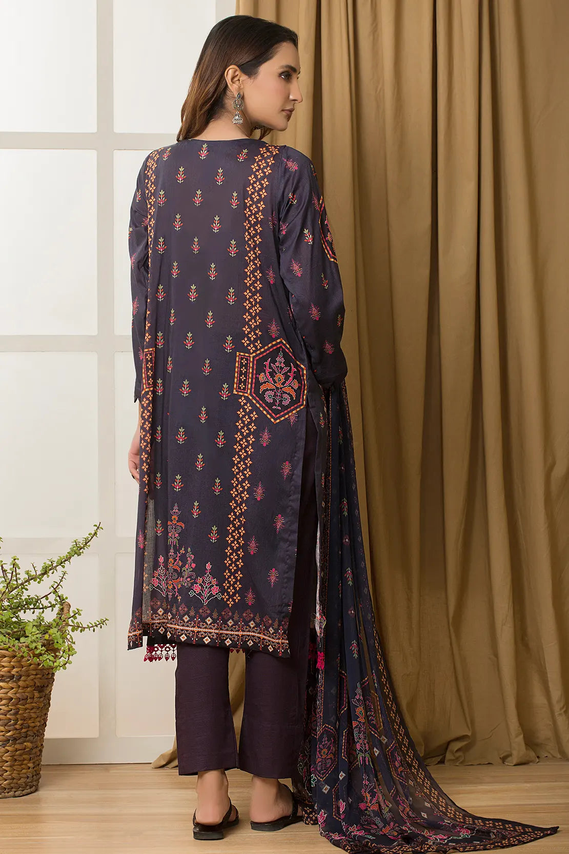 3 Piece – Embroidered Lawn – 7489
