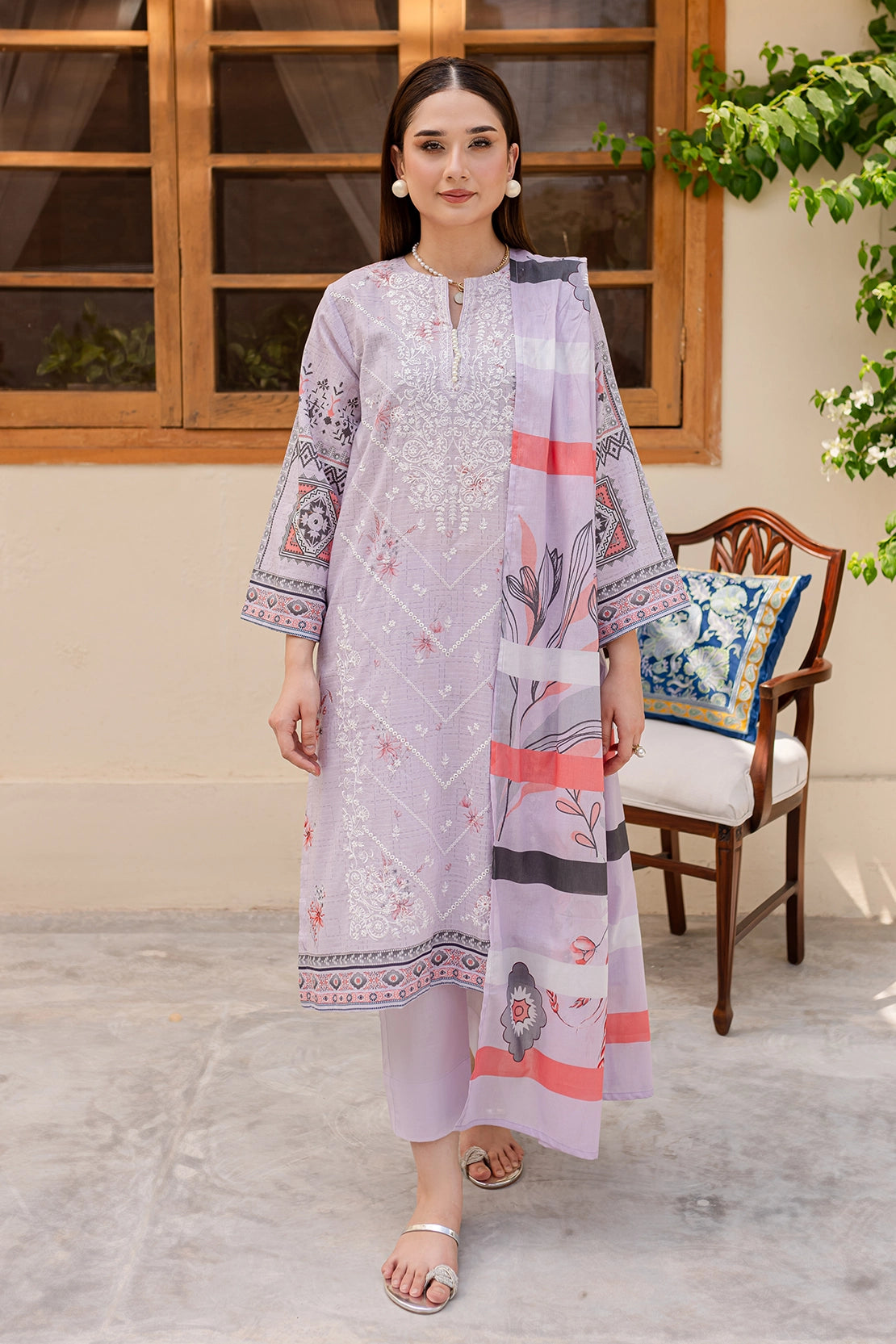 3 PIECE - PREMIUM EMBROIDERED LAWN - 011