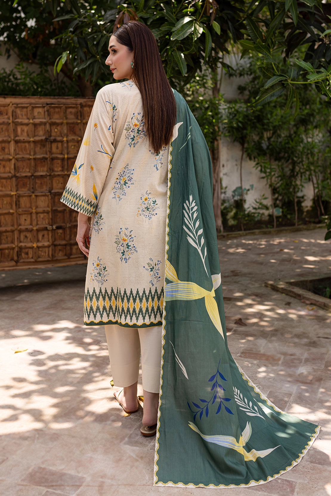 3 PIECE - PREMIUM EMBROIDERED LAWN - 017