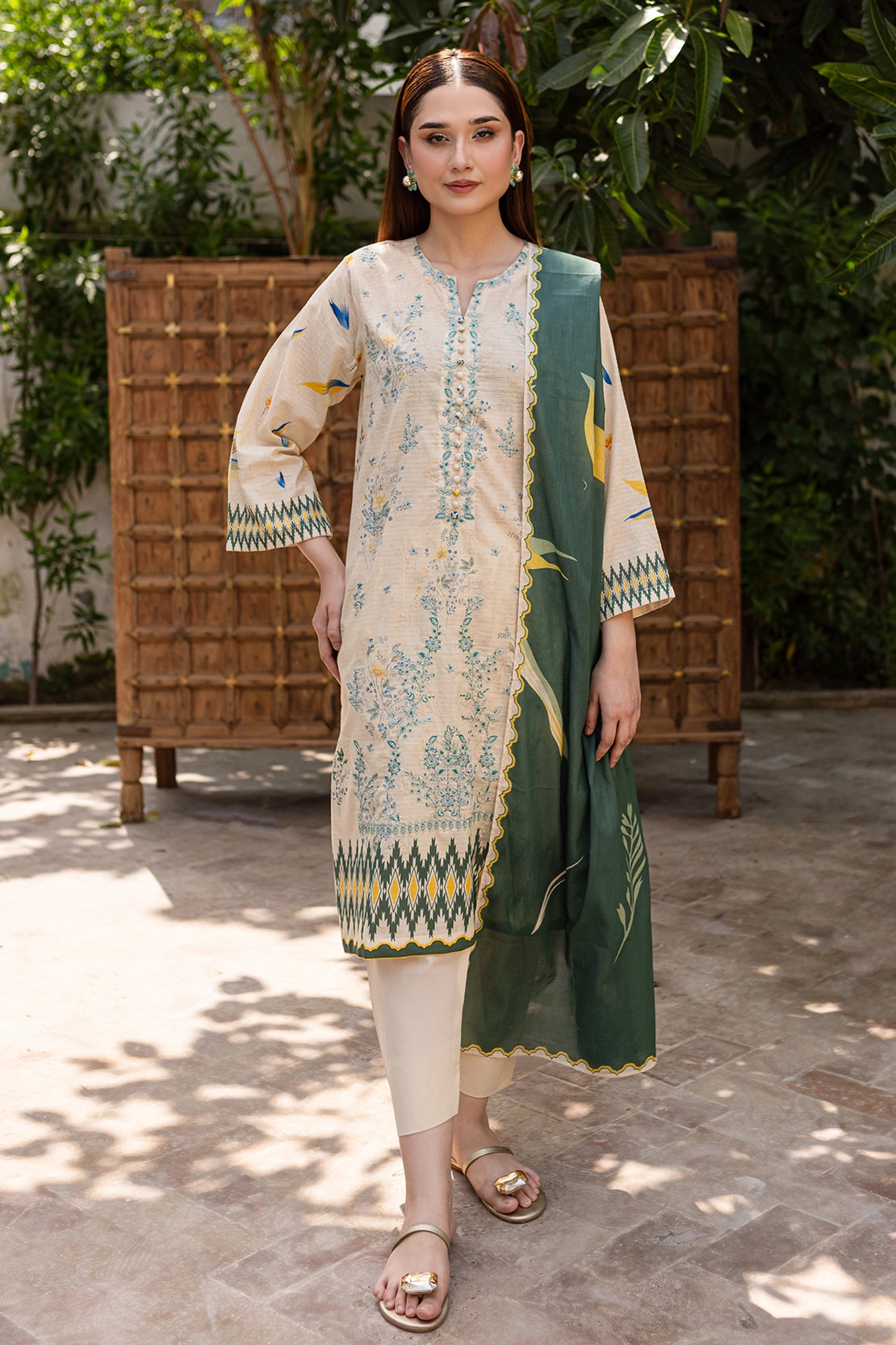 3 PIECE - PREMIUM EMBROIDERED LAWN - 017