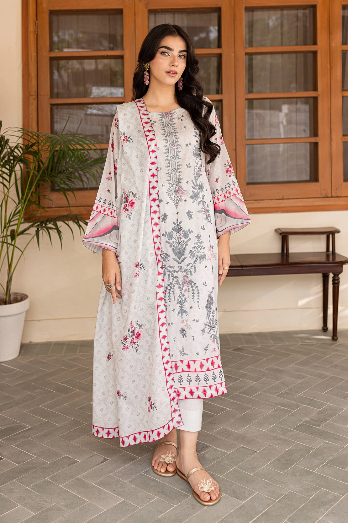 3 PIECE - PREMIUM EMBROIDERED LAWN - 018