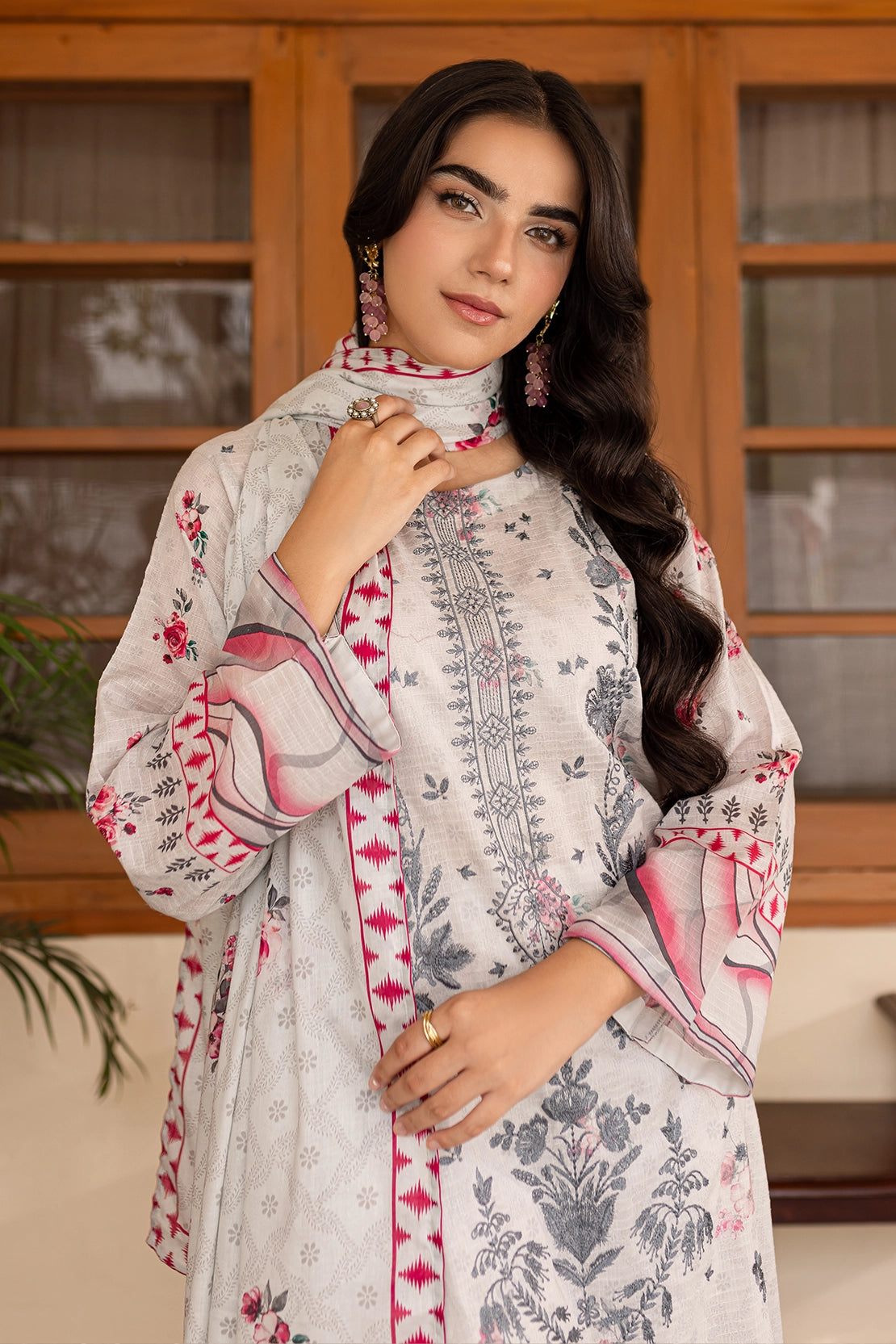 3 PIECE - PREMIUM EMBROIDERED LAWN - 018