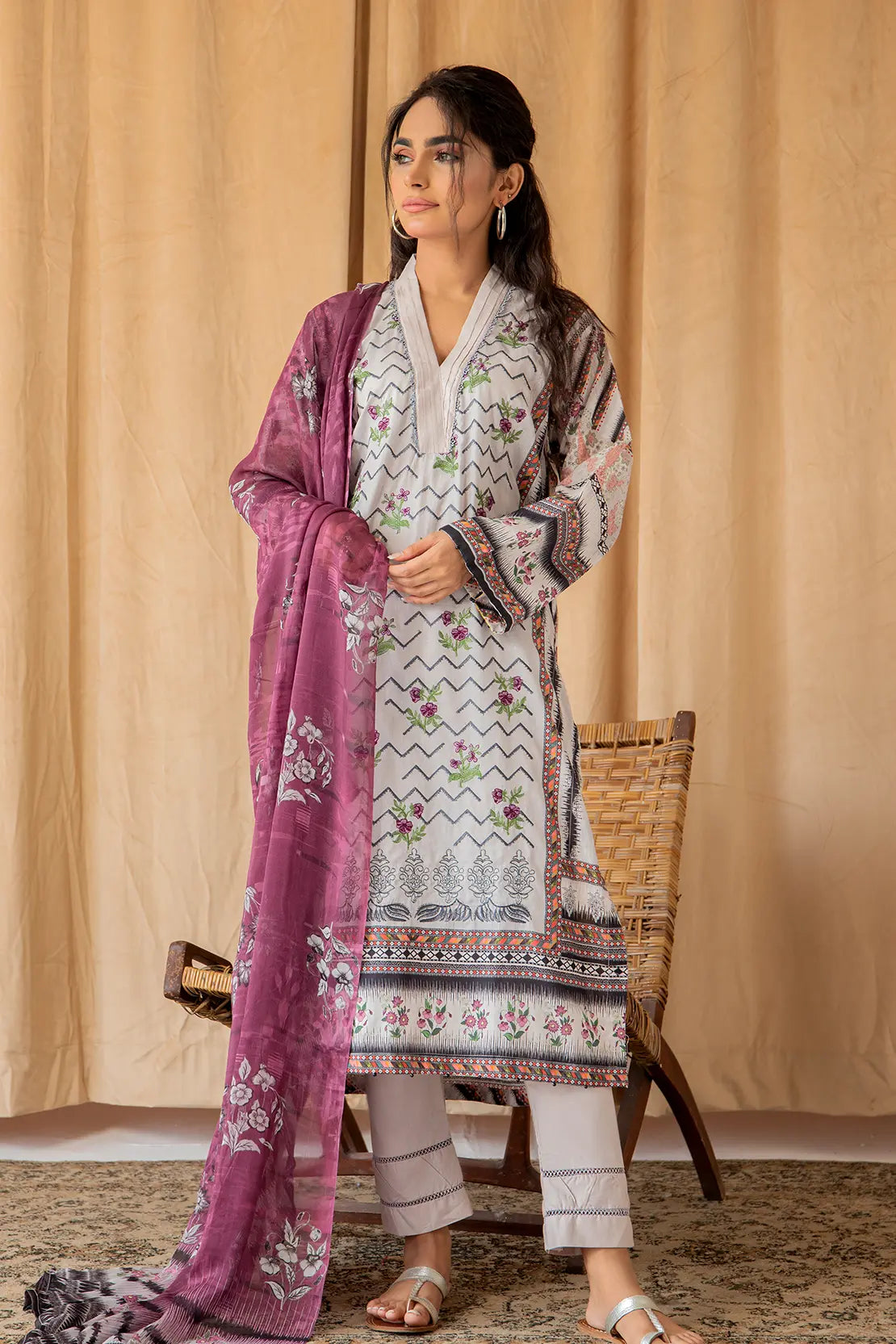 3 Piece - Embroidered Lawn - 8031