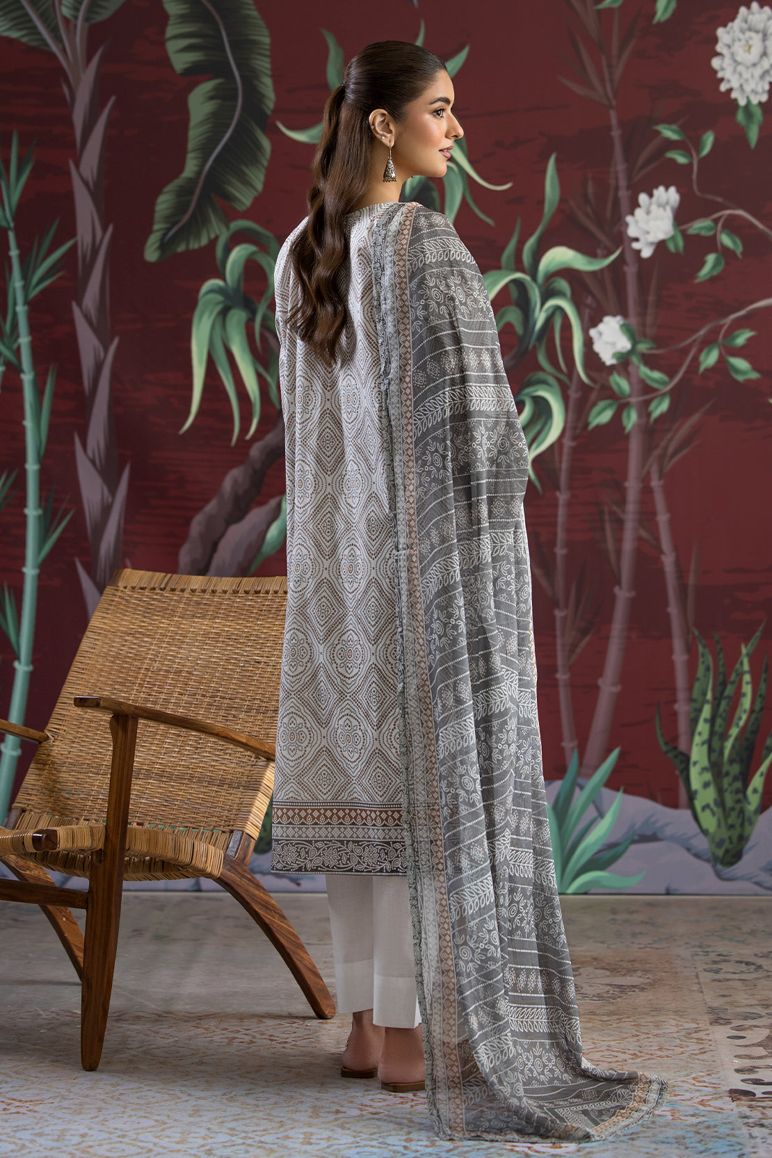 3 Piece - Premium Embroidered Lawn - 531