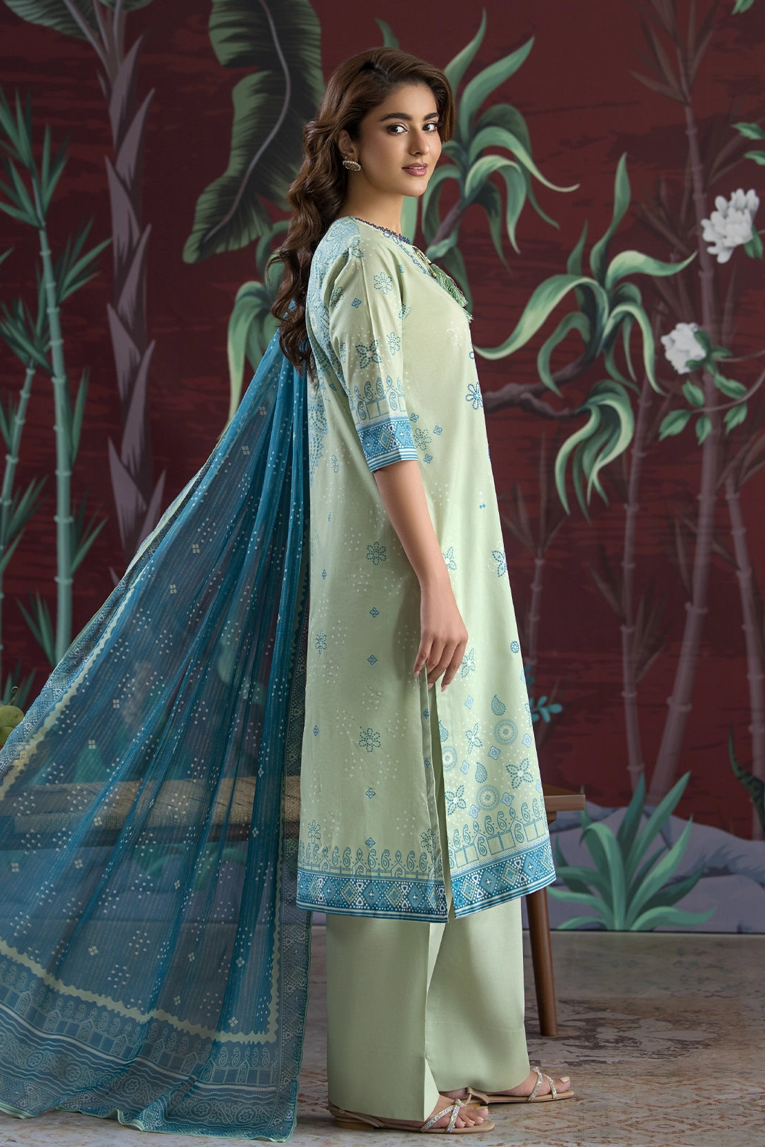 3 Piece - Premium Embroidered Lawn - 534