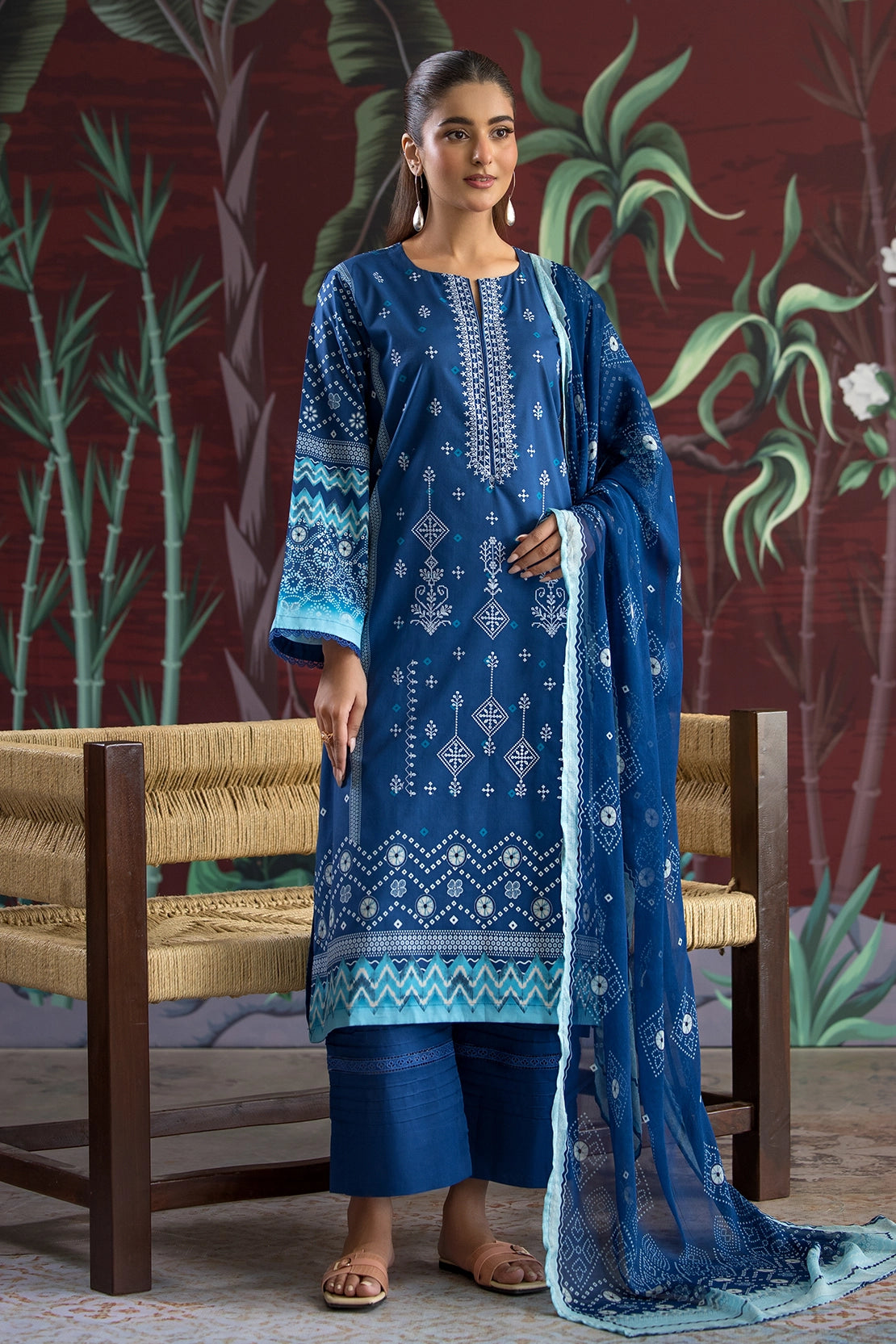 3 Piece - Premium Embroidered Lawn - 536