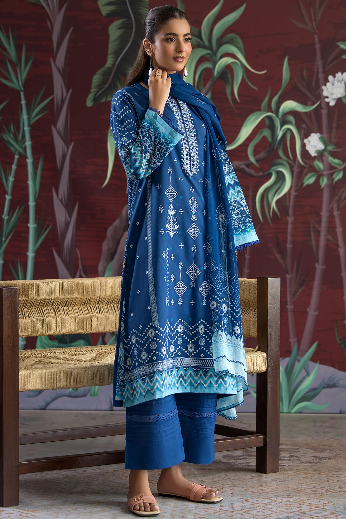 3 Piece - Premium Embroidered Lawn - 536