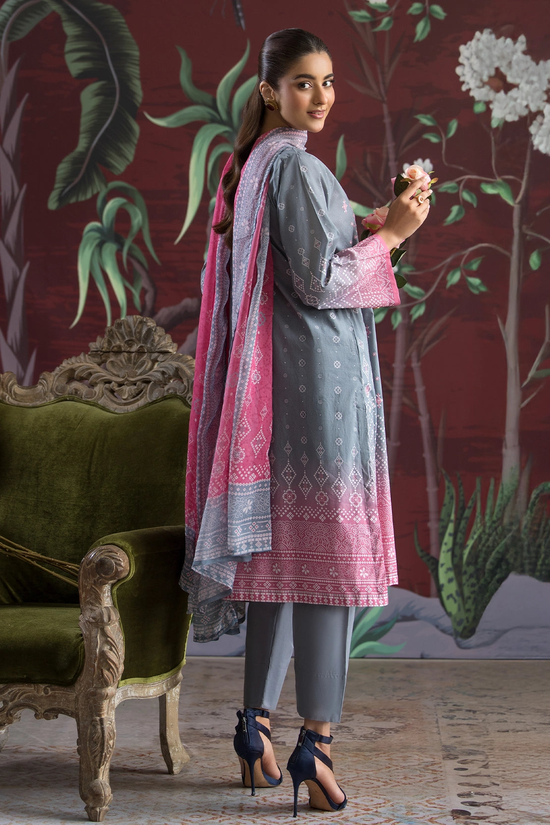 3 Piece - Premium Embroidered Lawn - 538