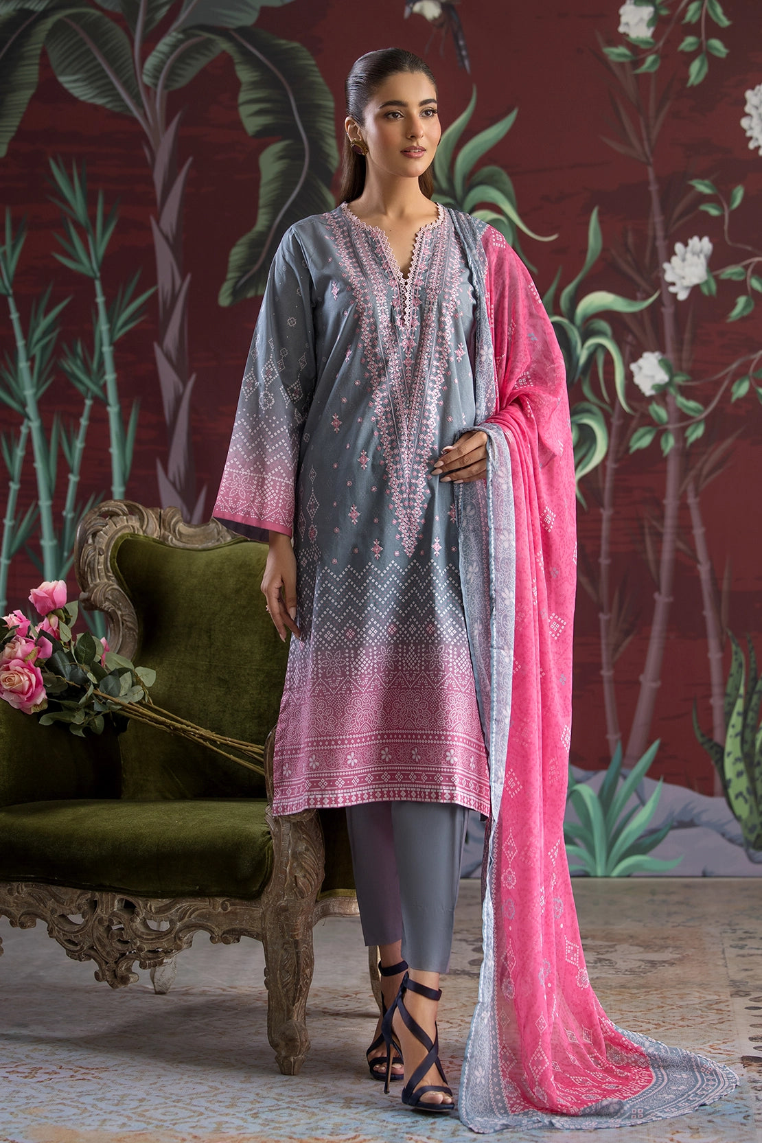 3 Piece - Premium Embroidered Lawn - 538