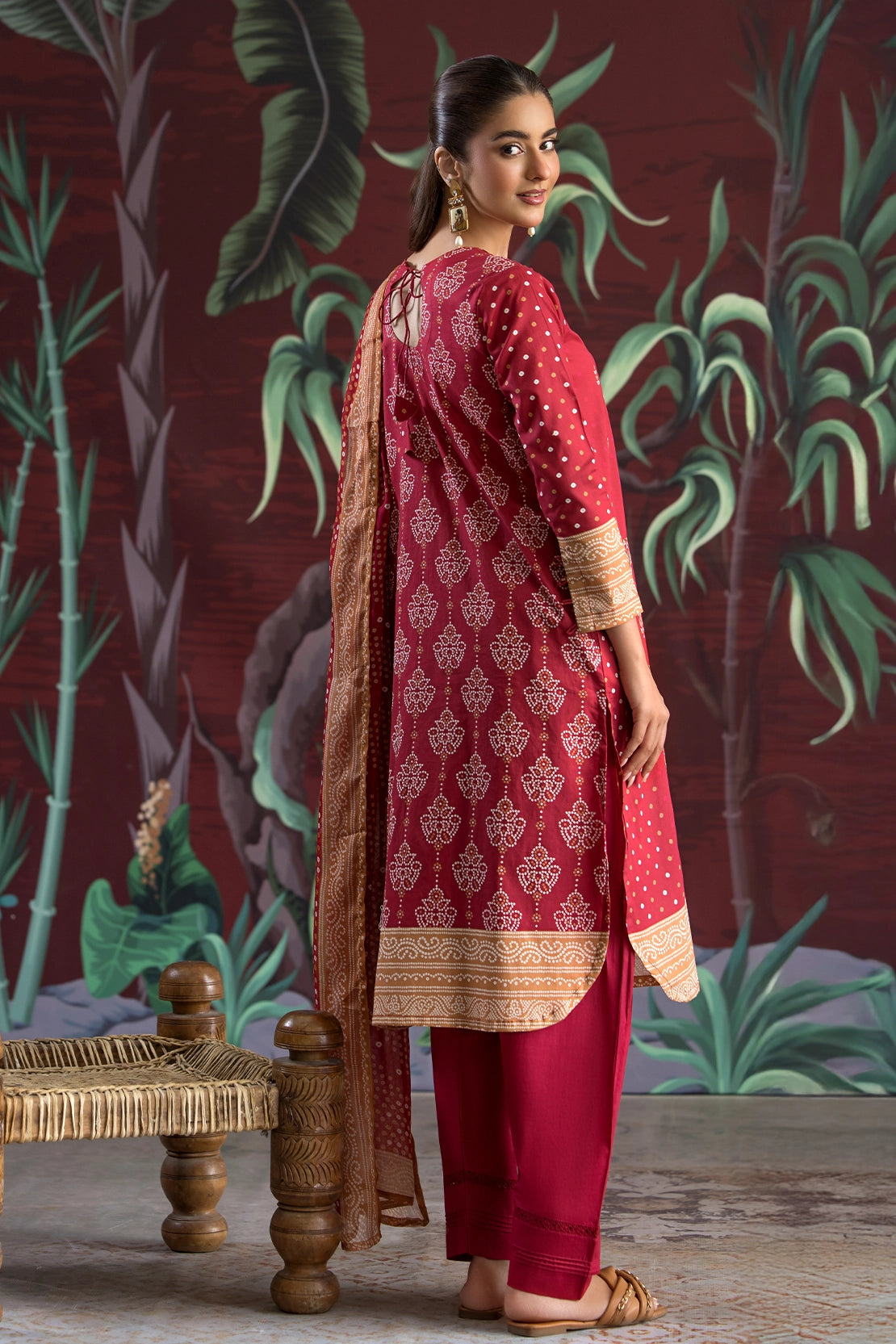 3 Piece - Premium Embroidered Lawn - 539