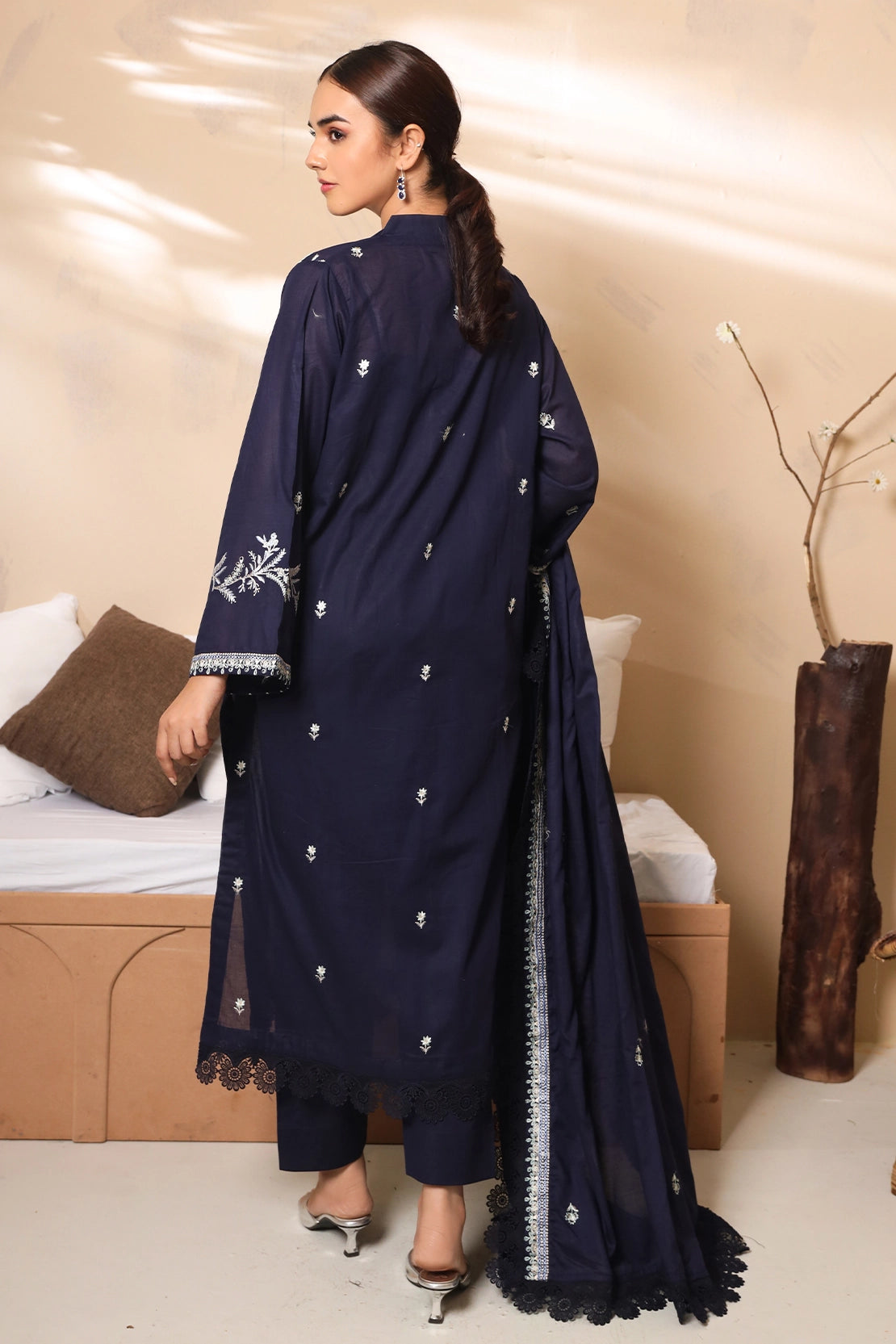 3 PIECE - PREMIUM EMBROIDERED LAWN - 7770