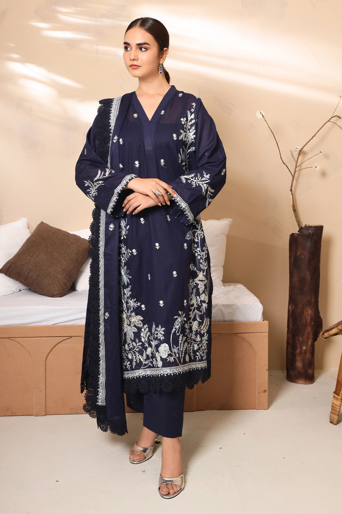 3 PIECE - PREMIUM EMBROIDERED LAWN - 7770