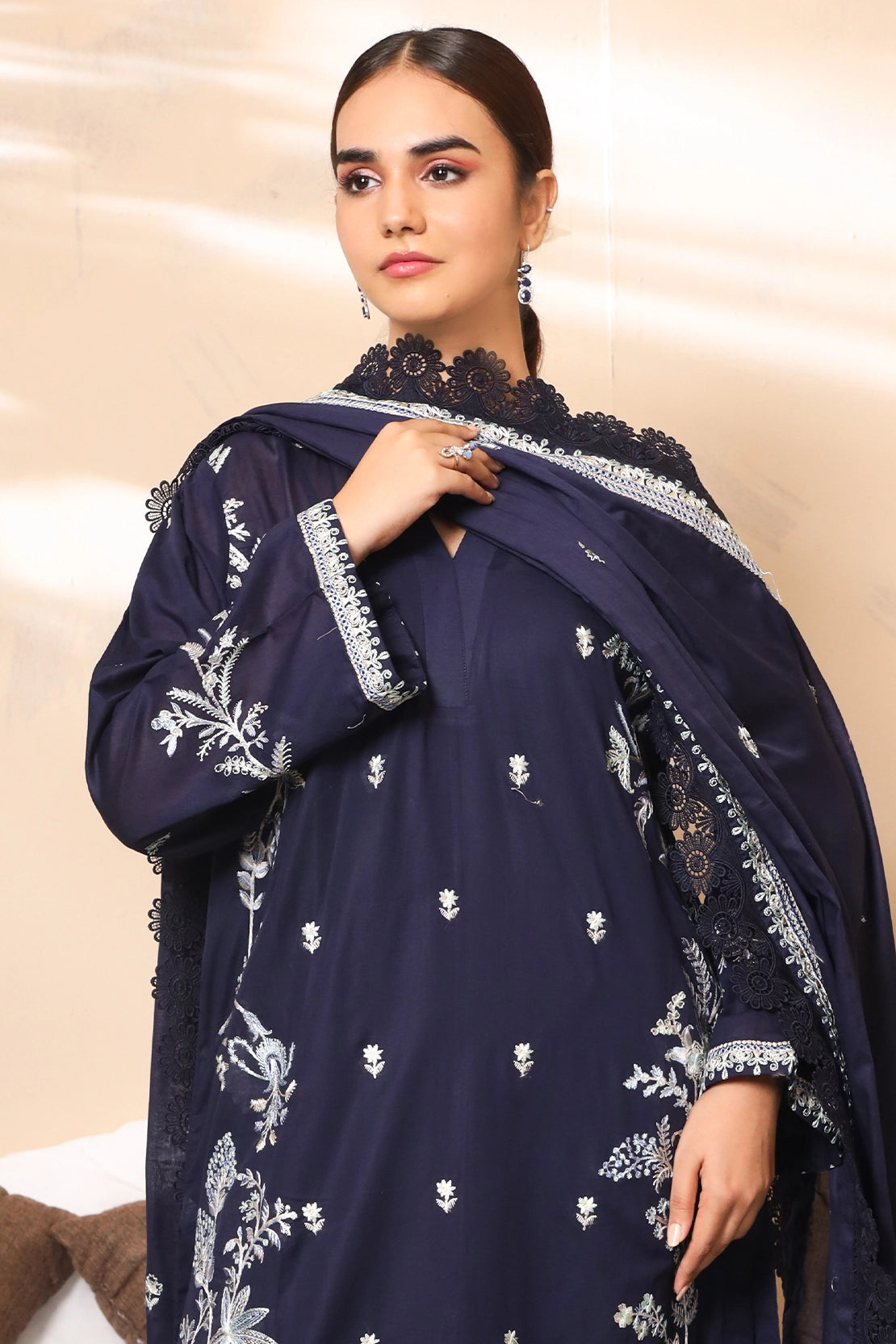 3 PIECE - PREMIUM EMBROIDERED LAWN - 7770 – Rashid Tex