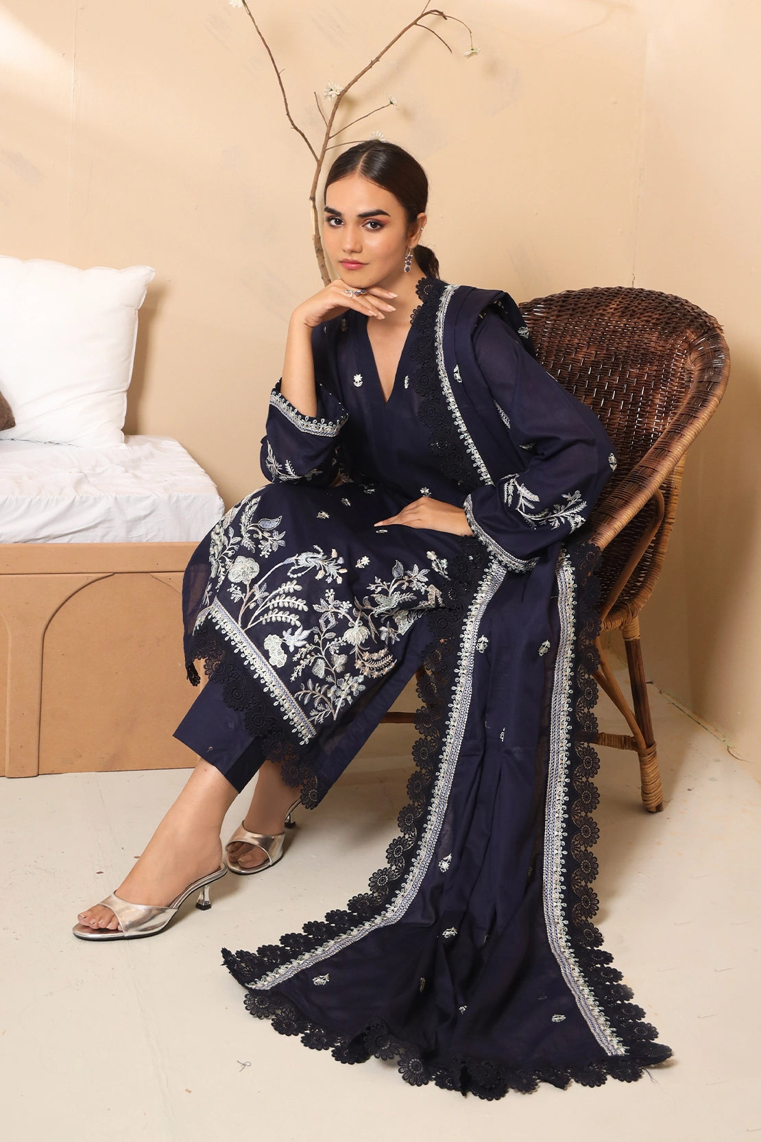 3 PIECE - PREMIUM EMBROIDERED LAWN - 7770