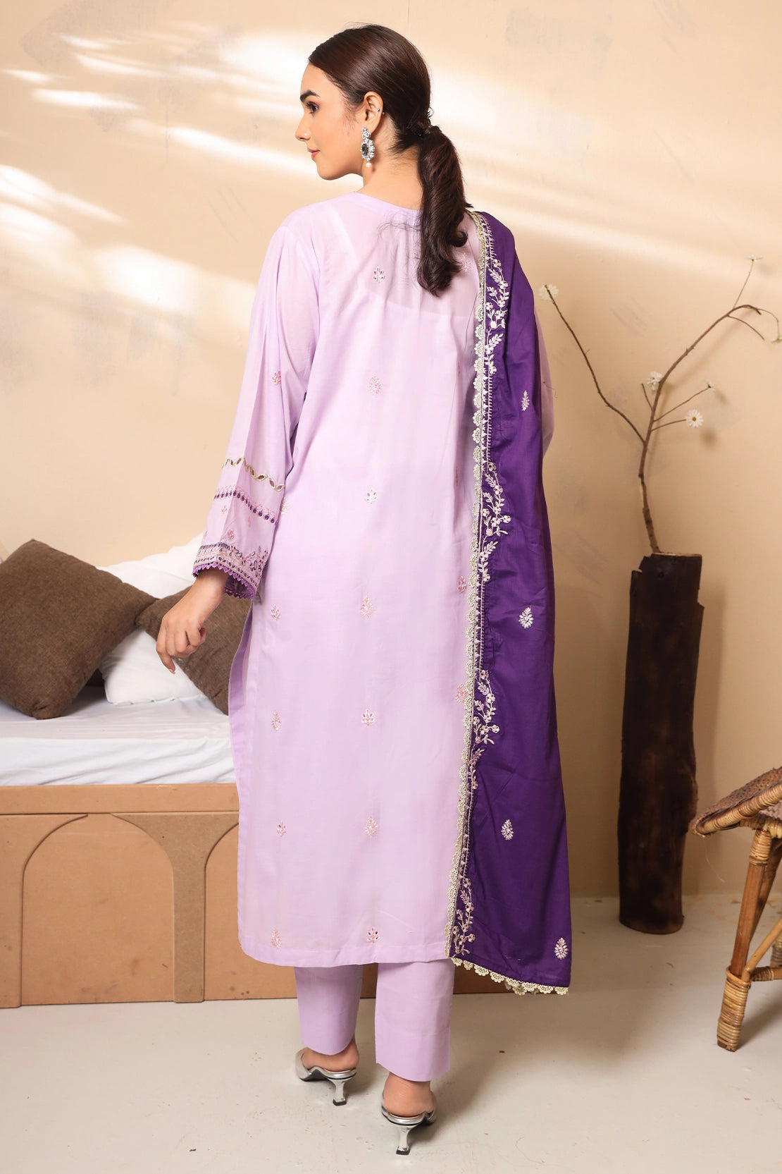 3 PIECE - PREMIUM EMBROIDERED LAWN - 7772
