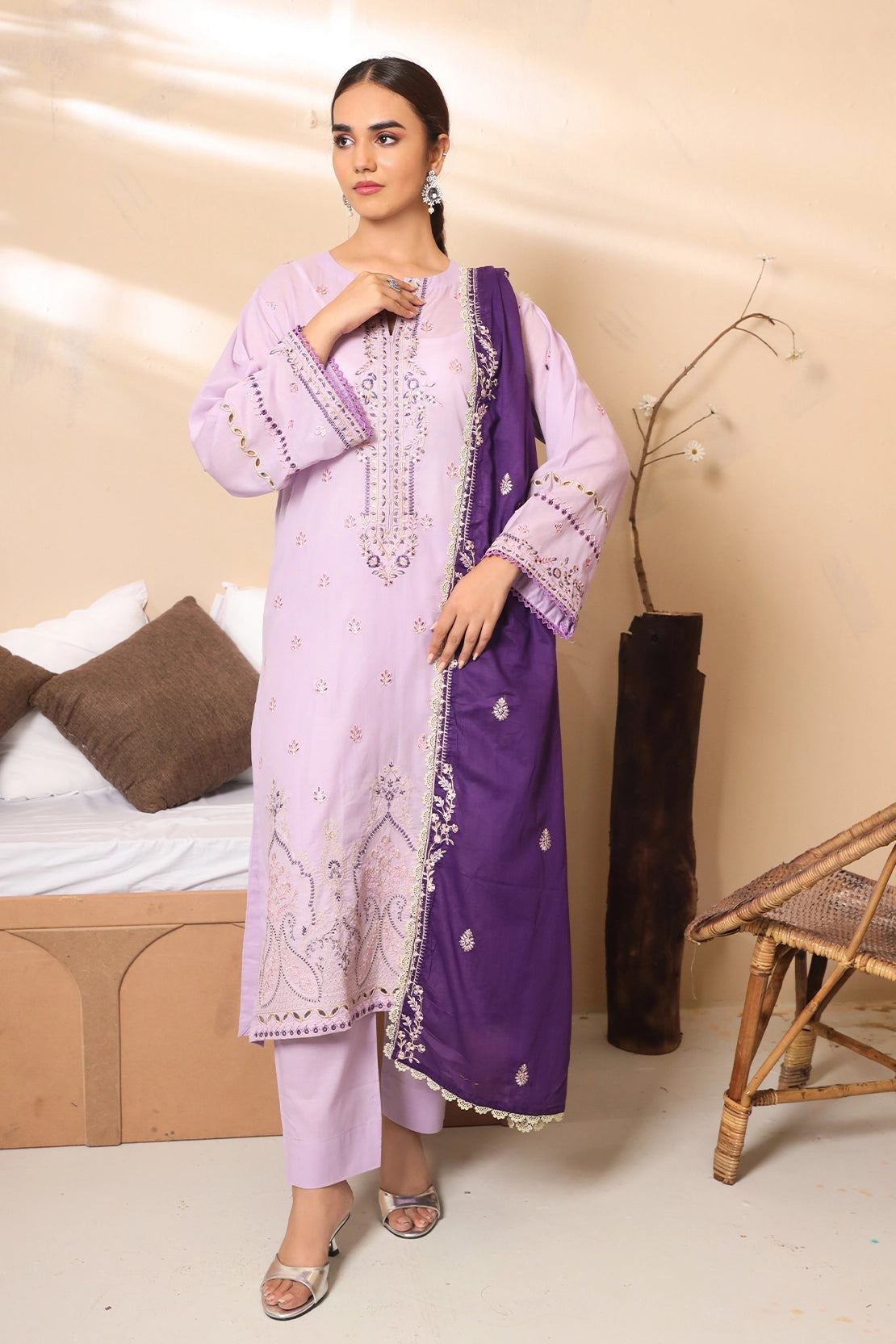 3 PIECE - PREMIUM EMBROIDERED LAWN - 7772