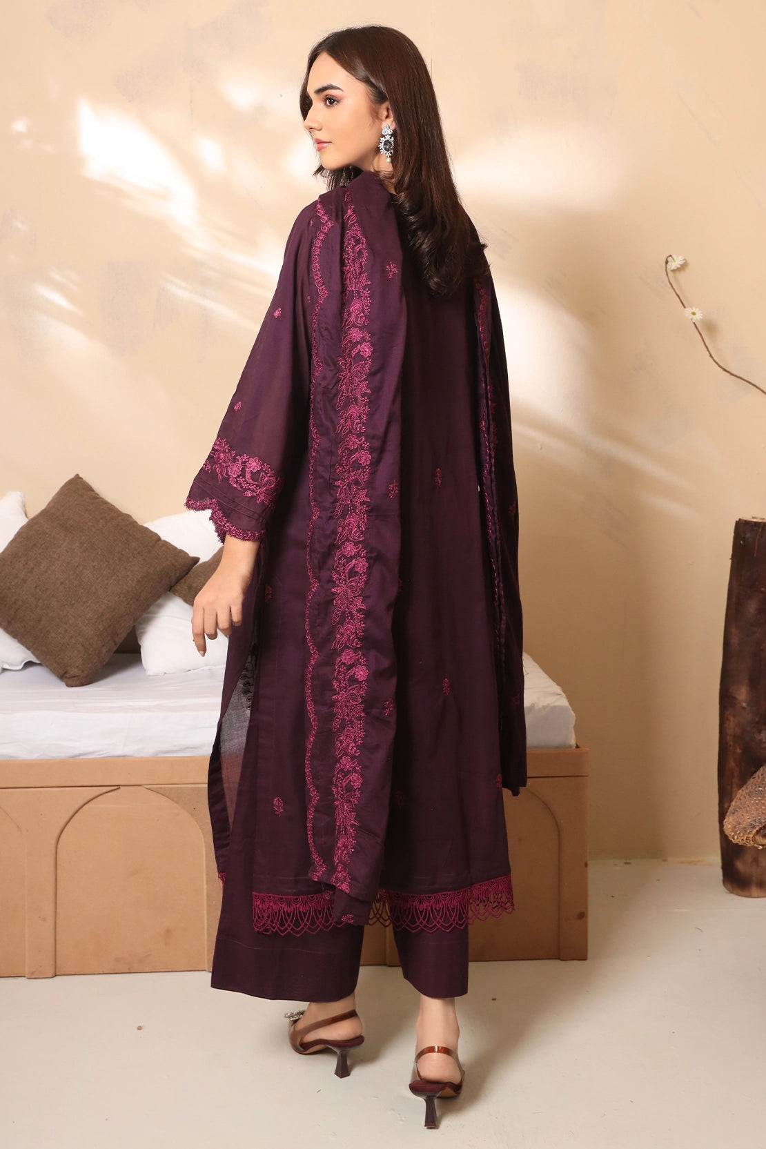 3 PIECE - PREMIUM EMBROIDERED LAWN - 7777
