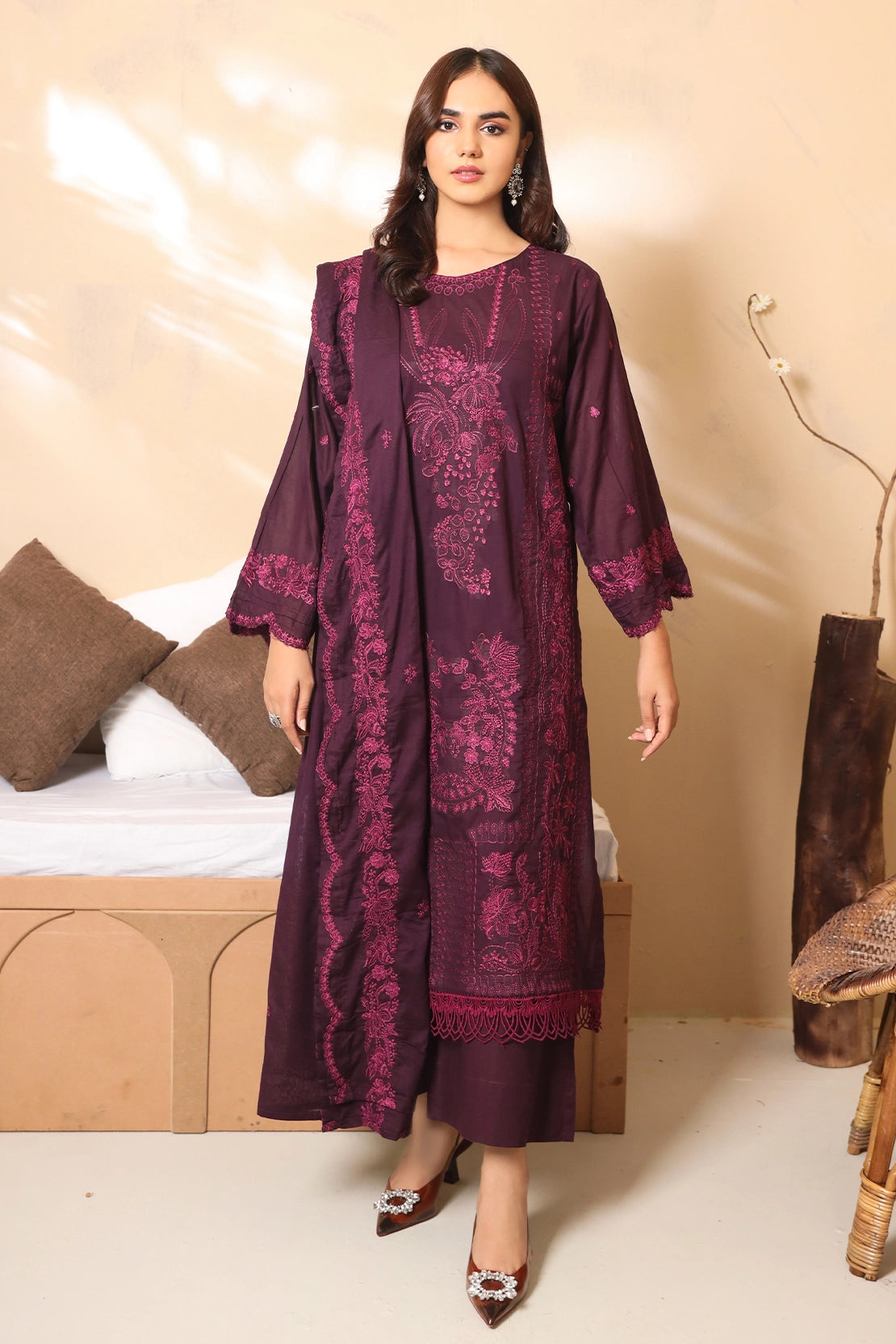 3 PIECE - PREMIUM EMBROIDERED LAWN - 7777