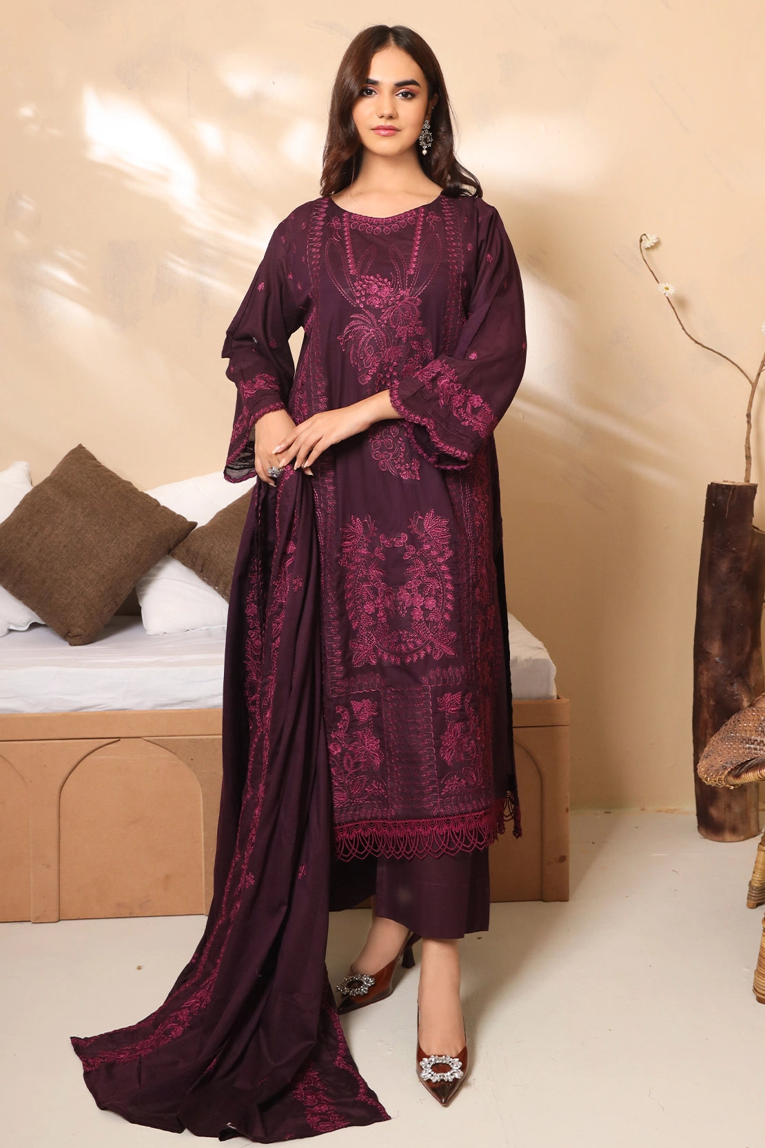 3 PIECE - PREMIUM EMBROIDERED LAWN - 7777